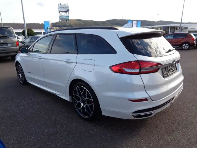 Ford Mondeo view 6