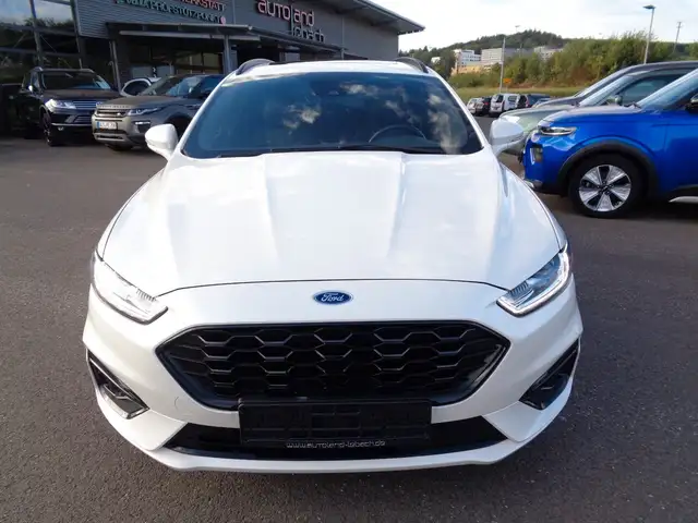 Ford Mondeo view 2