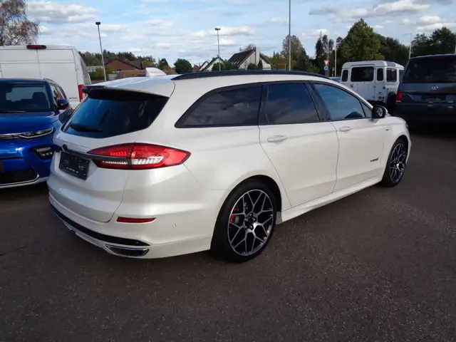 Ford Mondeo view 4