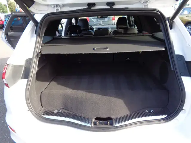 Ford Mondeo view 10