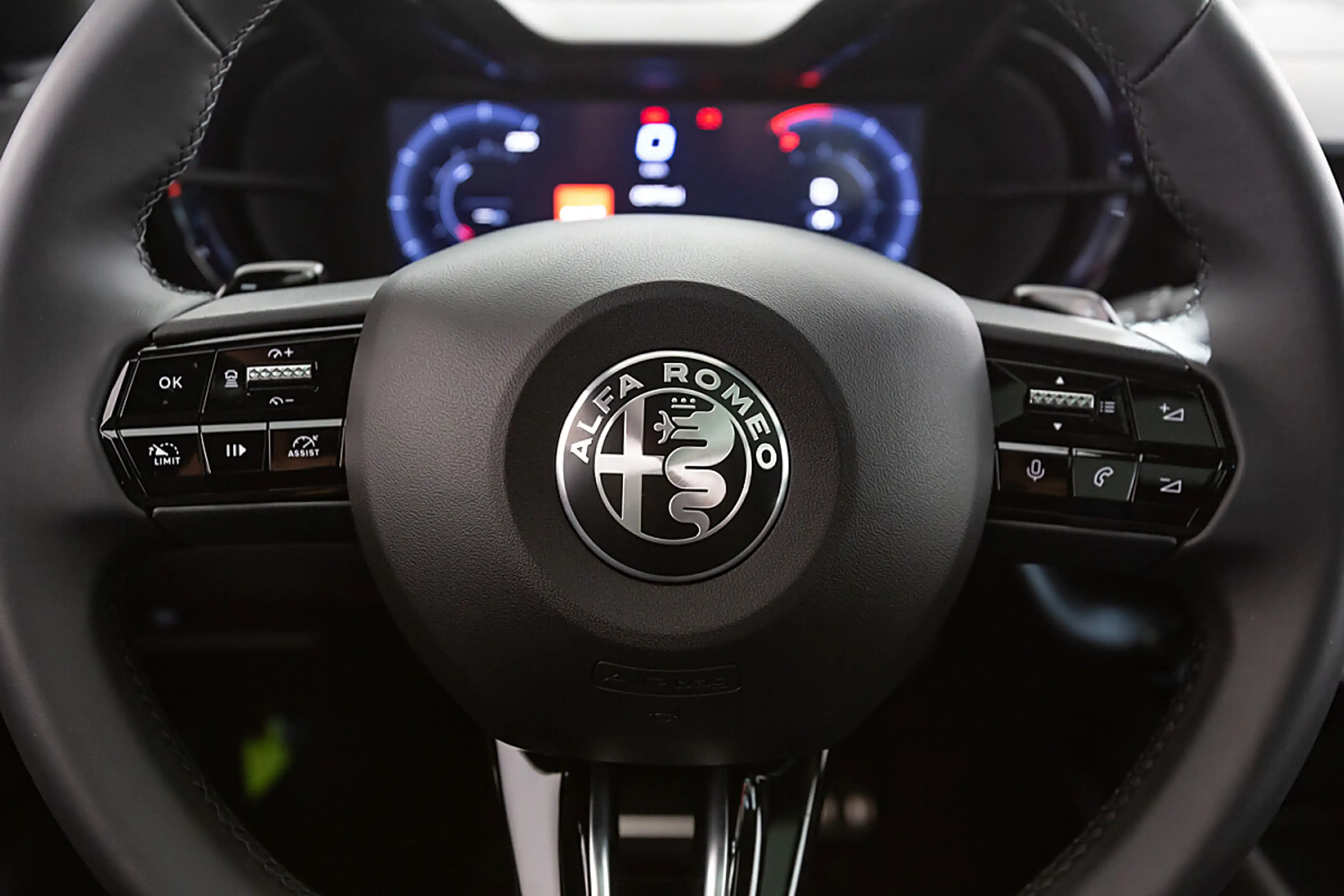 Alfa Romeo Junior Ibrida Q4 Ti 1.2 MHEV eAWD e-DCT6 — photo 6