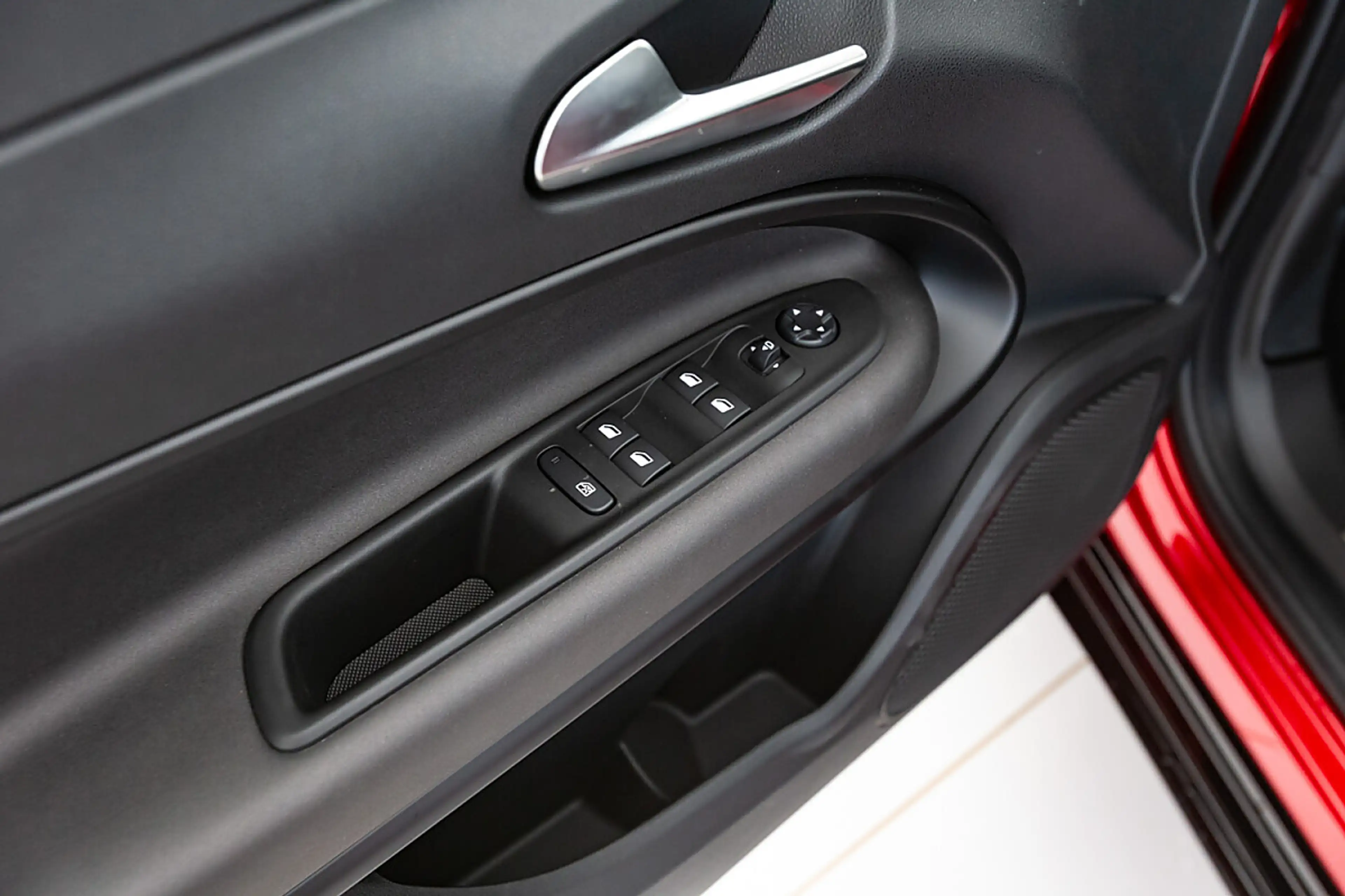 Alfa Romeo Junior Ibrida Q4 Ti 1.2 MHEV eAWD e-DCT6 — photo 10