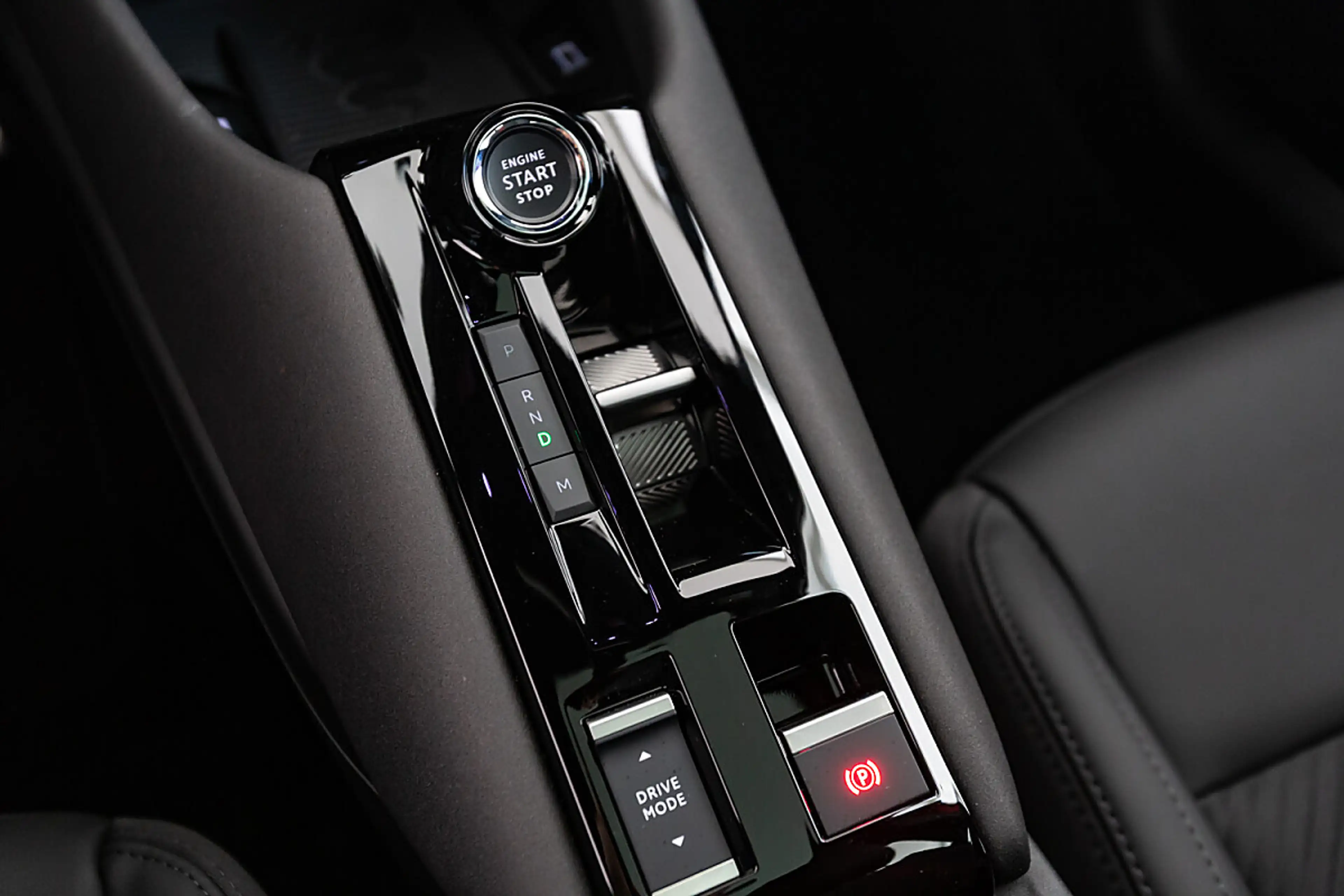 Alfa Romeo Junior Ibrida Q4 Ti 1.2 MHEV eAWD e-DCT6 — photo 9