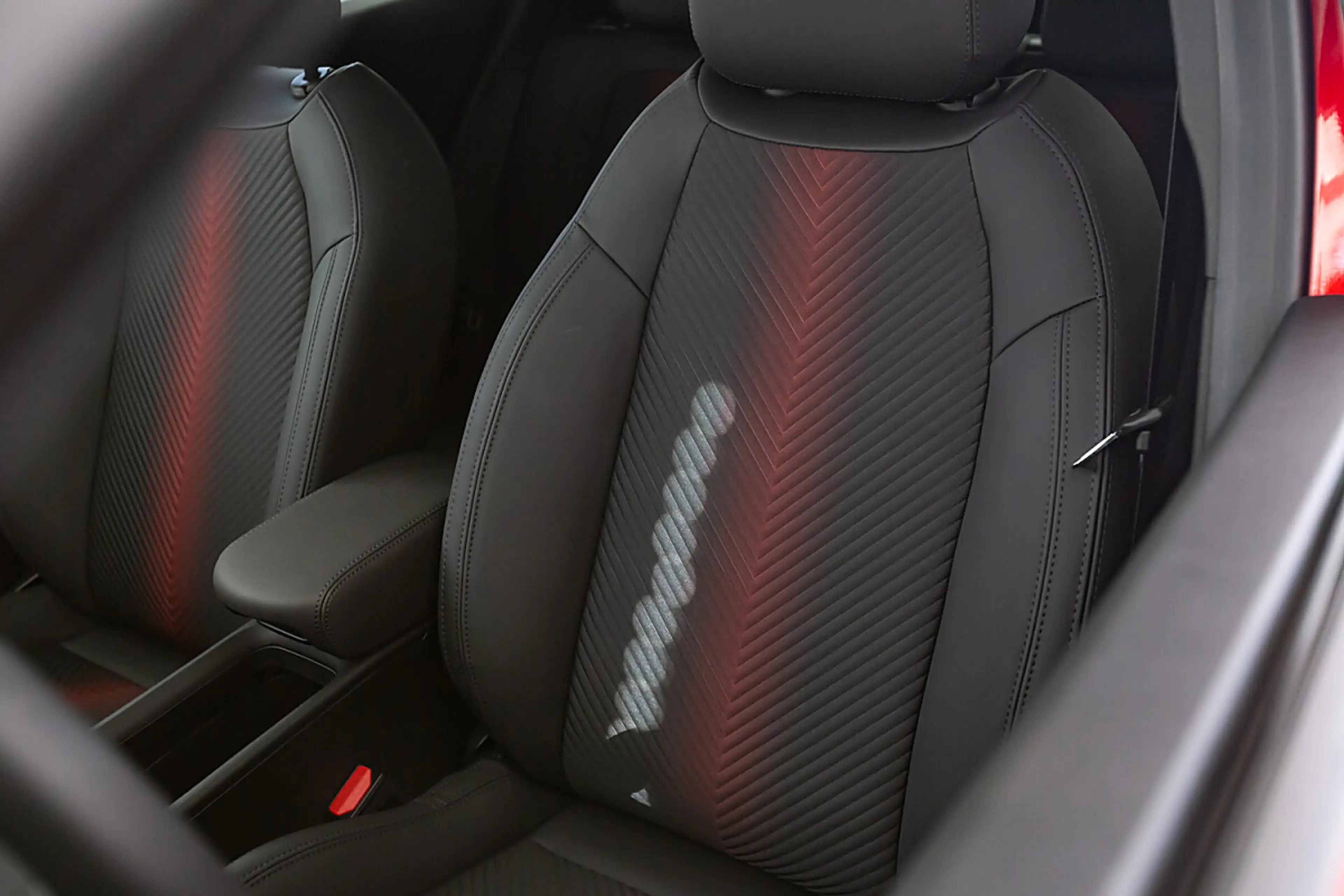Alfa Romeo Junior Ibrida Q4 Ti 1.2 MHEV eAWD e-DCT6 — photo 12