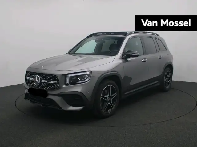 Mercedes-Benz GLB 200 AMG Line + 7-ZIT + PANO DAK + MULTIBEAM + CARPLAY