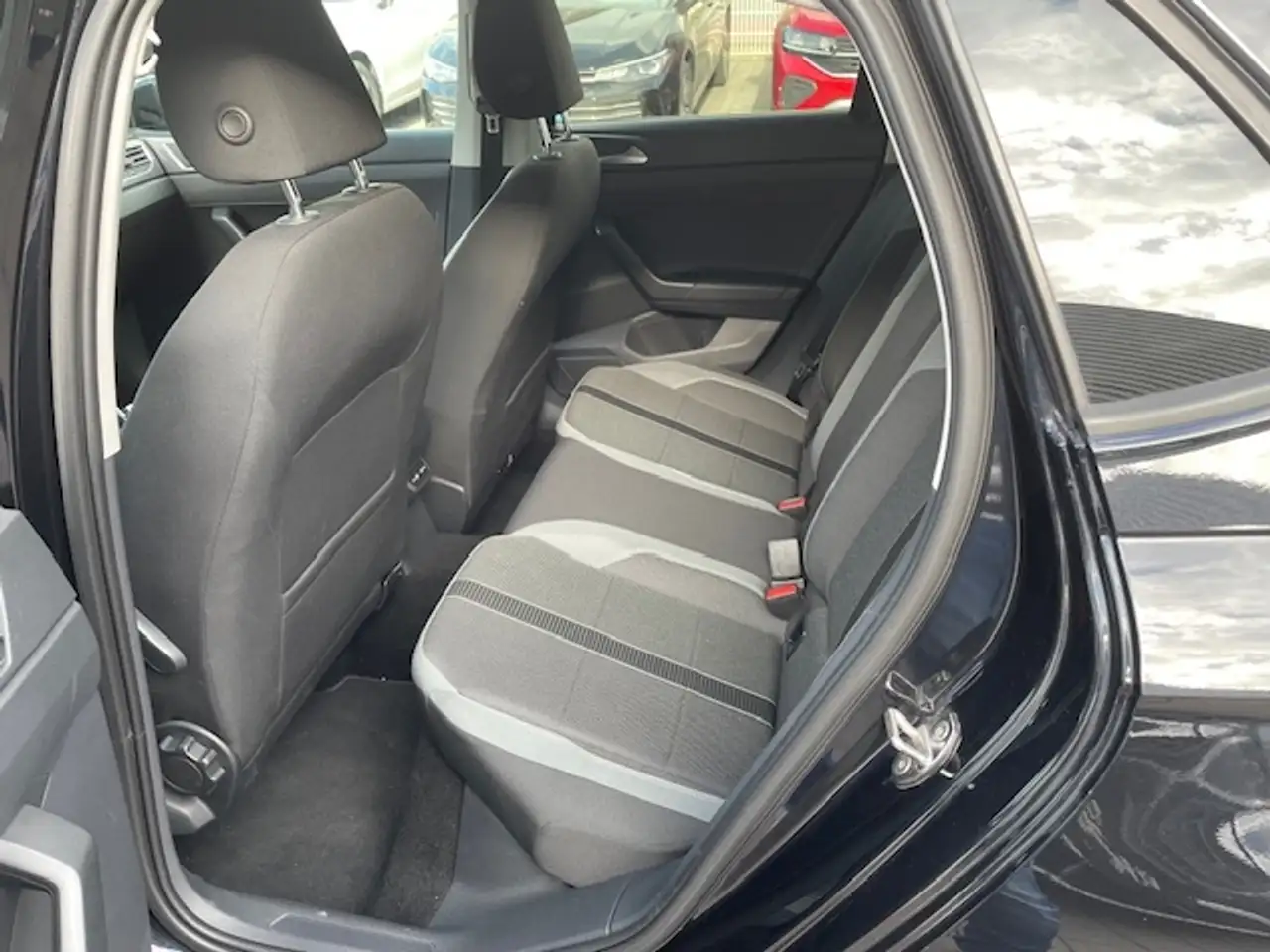 Volkswagen Polo VI Style Navi Digitales Cockpit LED Blendfreies Fe 8