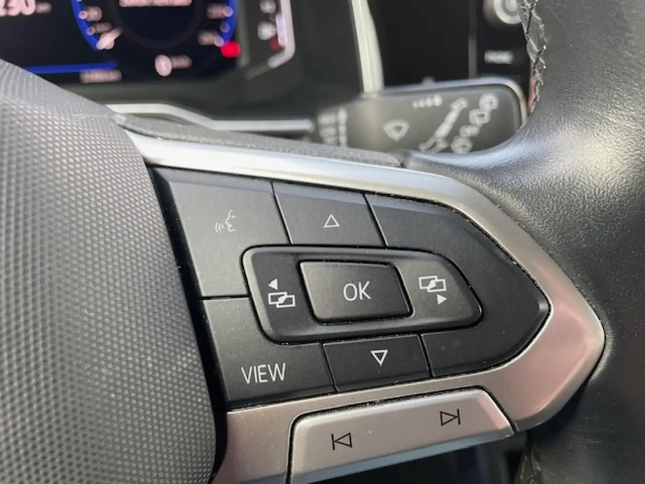 Volkswagen Polo VI Style Navi Digitales Cockpit LED Blendfreies Fe 15