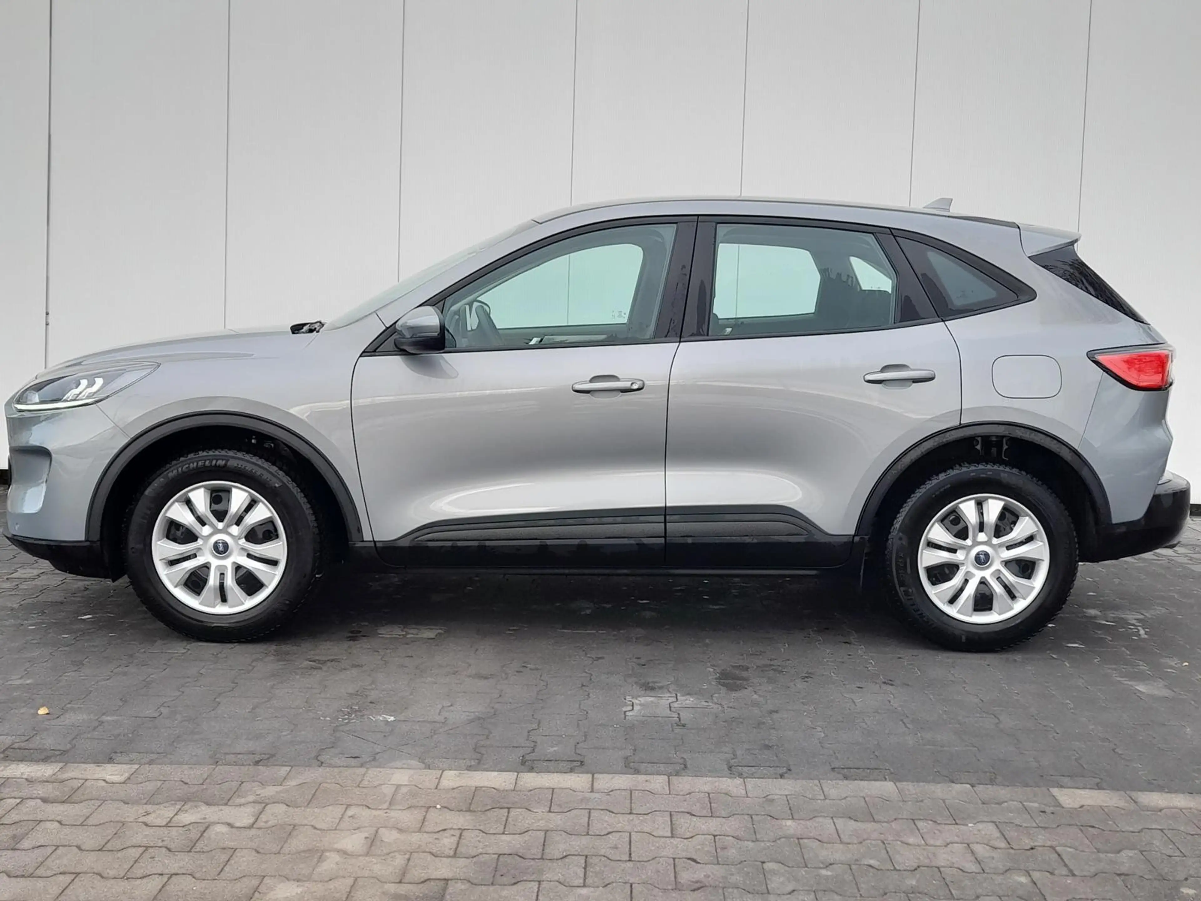 Ford Kuga 1.5 EcoBoost NAVI~SHZ~APP~2xPDC~GRA~DAB~MFL — photo 8