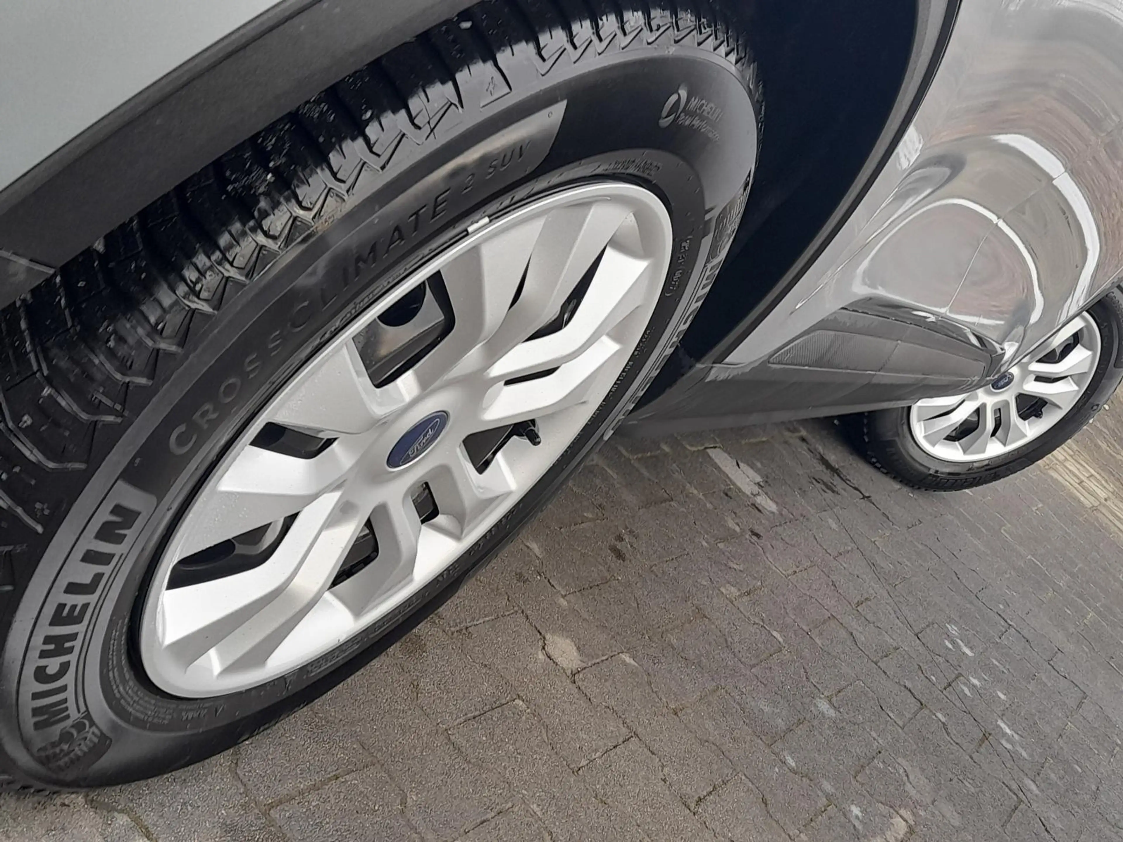 Ford Kuga 1.5 EcoBoost NAVI~SHZ~APP~2xPDC~GRA~DAB~MFL — photo 13