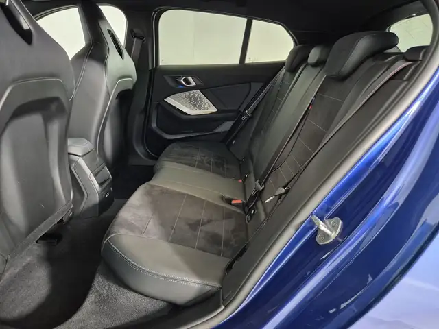 BMW 1 Series view 8