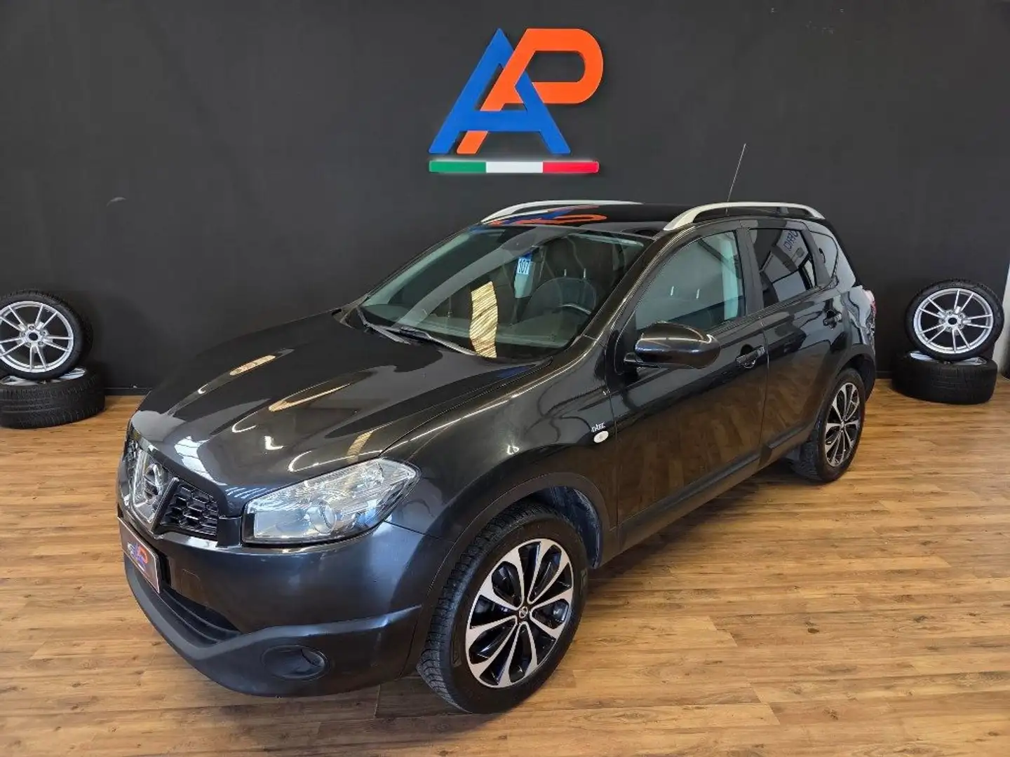 Nissan Qashqai 1.6 16V GPL Eco n-tec Schwarz - 2
