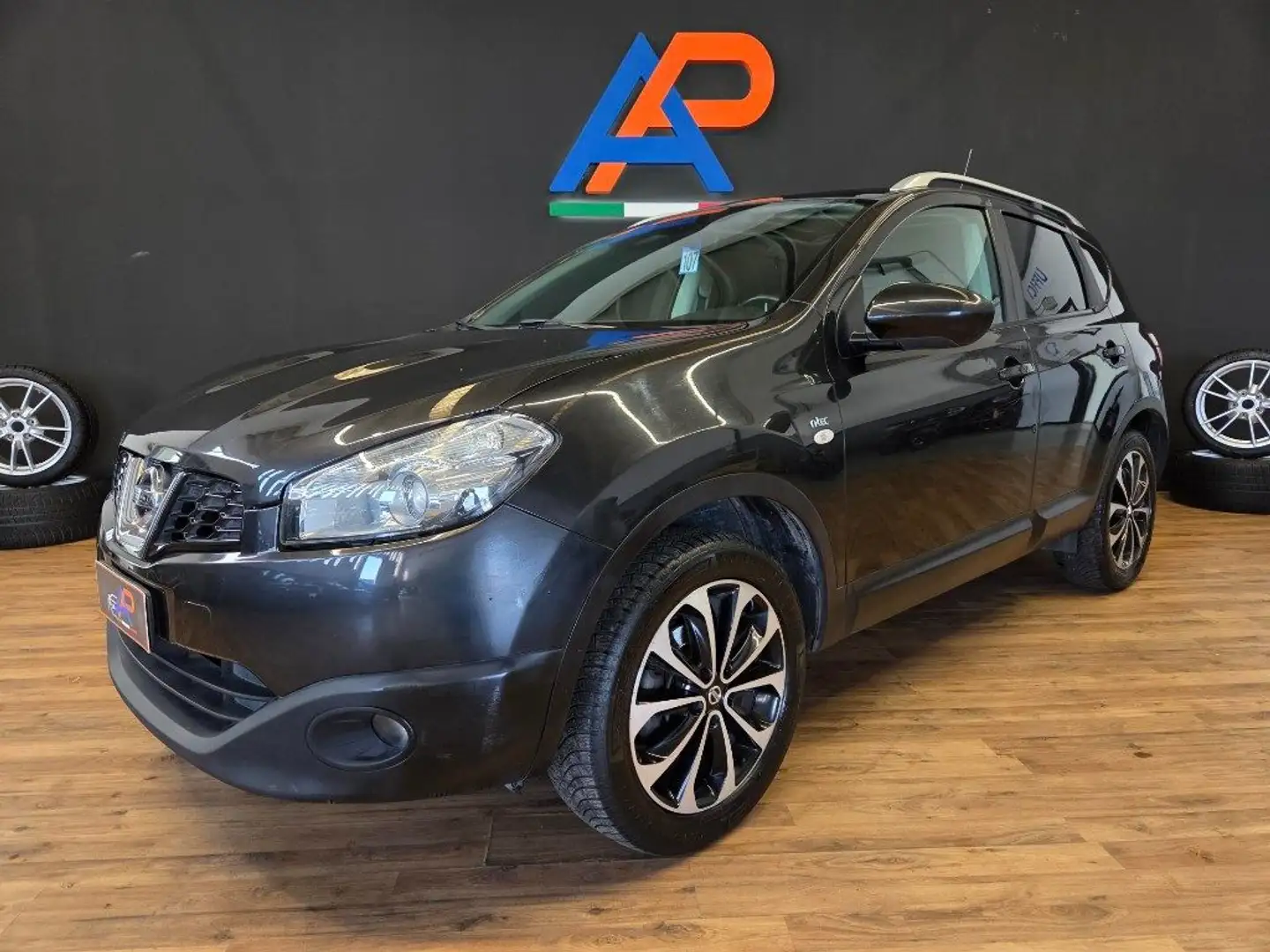 Nissan Qashqai 1.6 16V GPL Eco n-tec Schwarz - 1