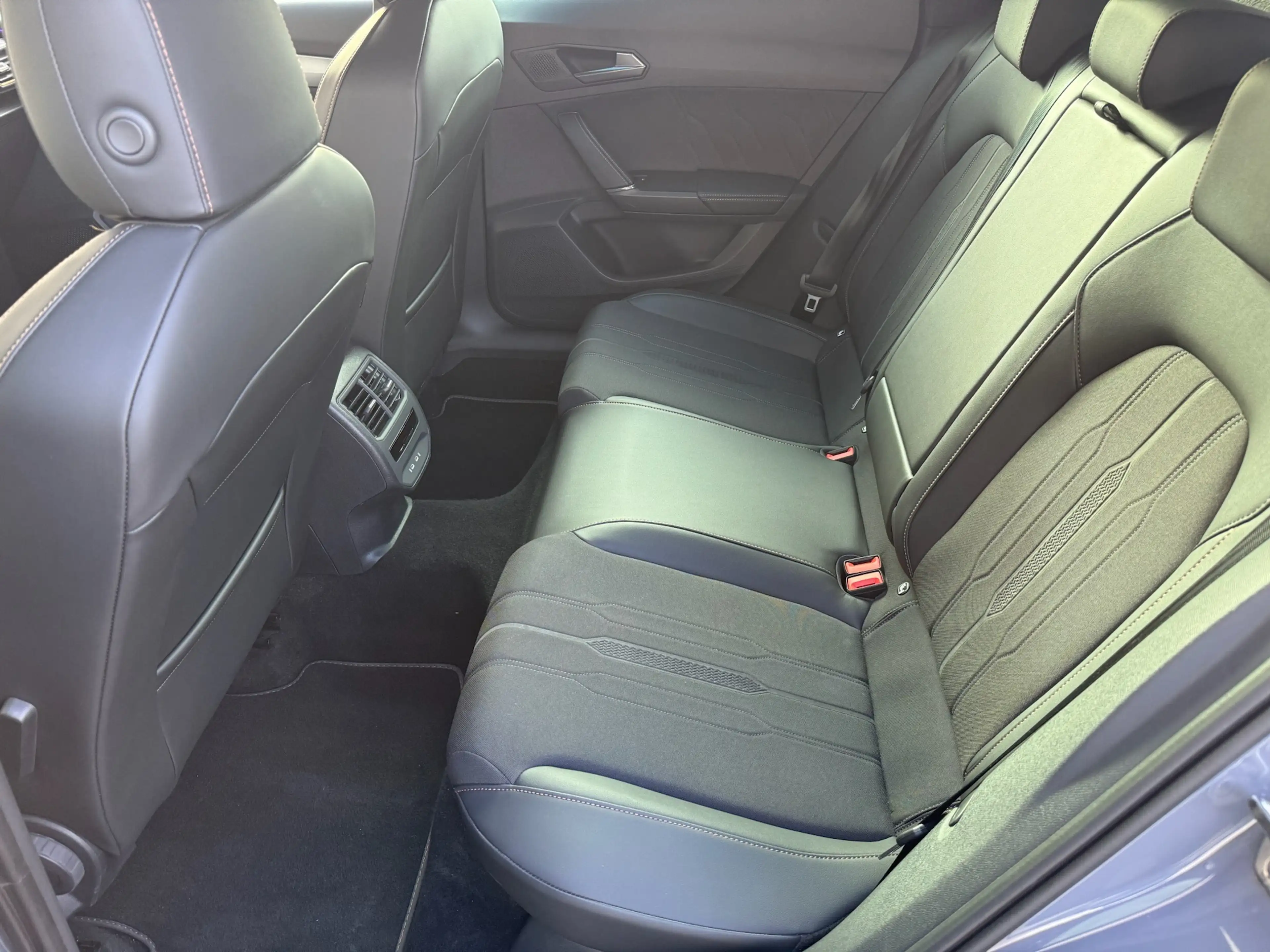 CUPRA Formentor Formentor e-Hybrid 1.4 DSG / Keyless / Travel Assist / ACC / Lane Assist / Ambiance / CarSwap — photo 6