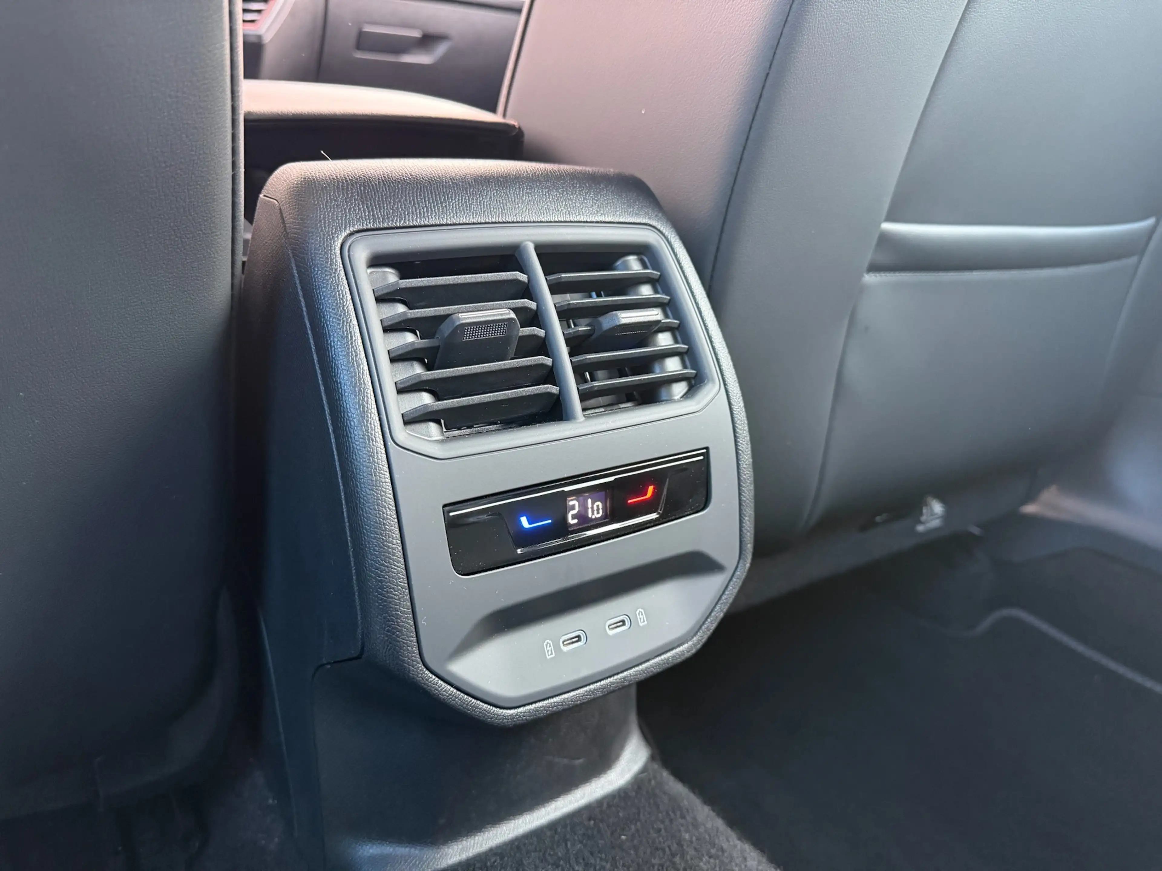 CUPRA Formentor Formentor e-Hybrid 1.4 DSG / Keyless / Travel Assist / ACC / Lane Assist / Ambiance / CarSwap — photo 7