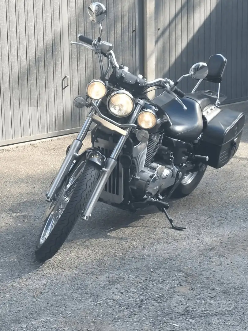 Honda VT 750 Black Spirit crna - 2