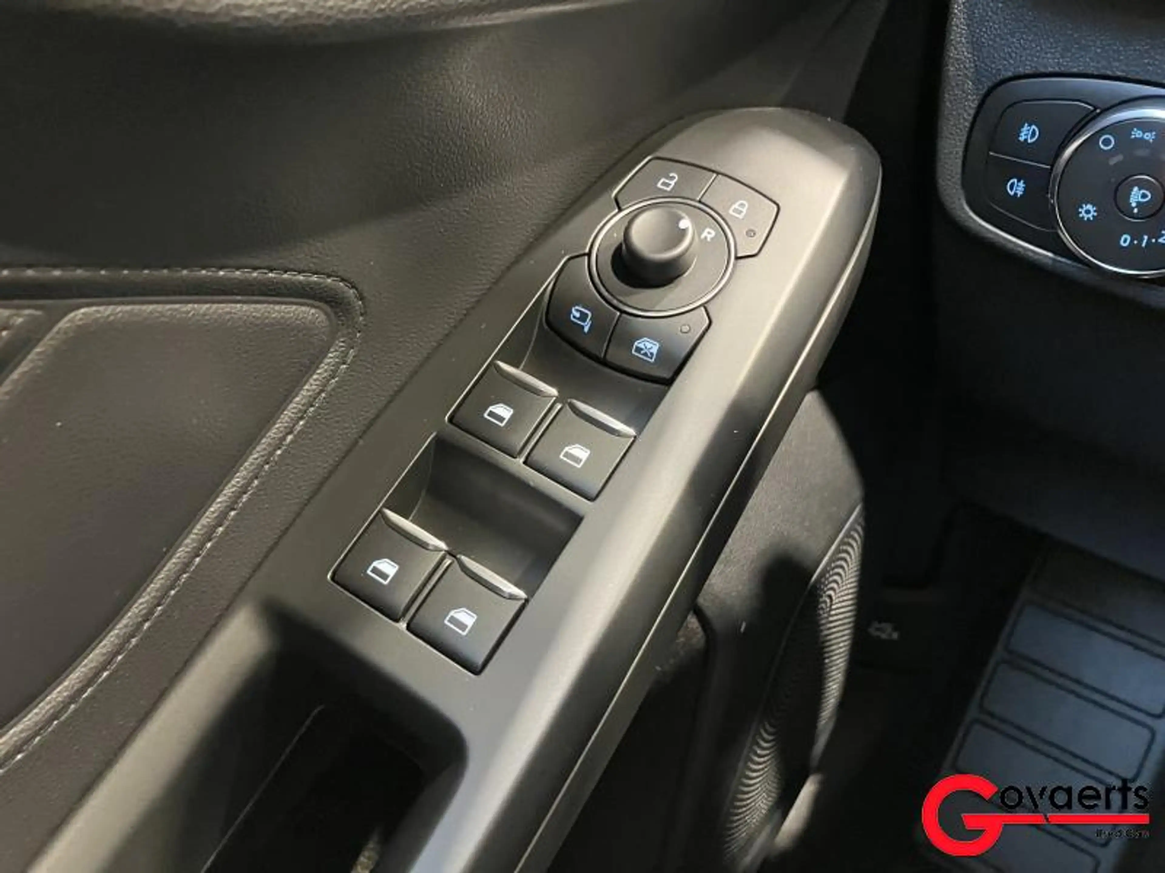 Ford Focus 1.0 EcoBoost Clipper Titanium — photo 12