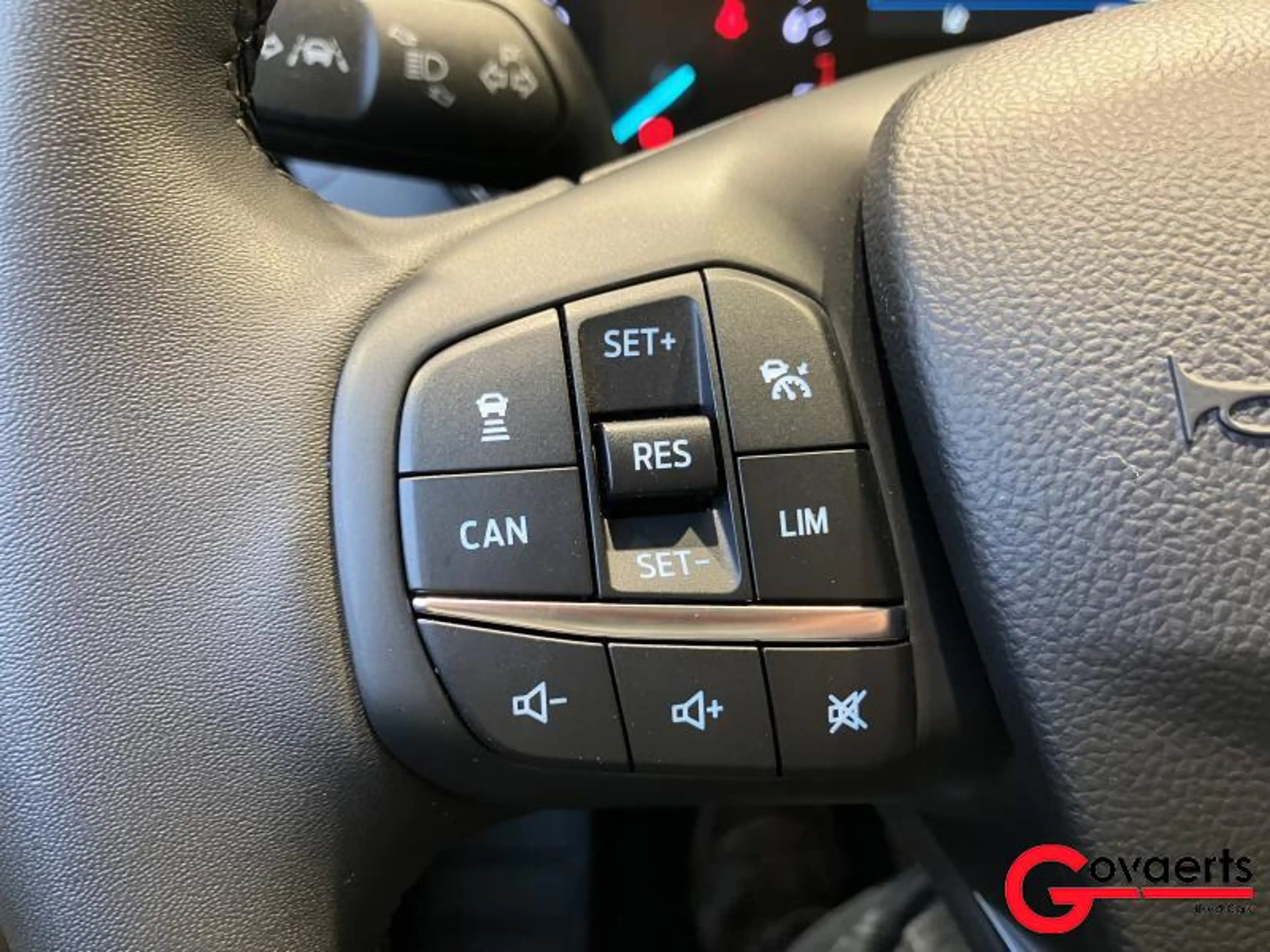 Ford Focus 1.0 EcoBoost Clipper Titanium — photo 10