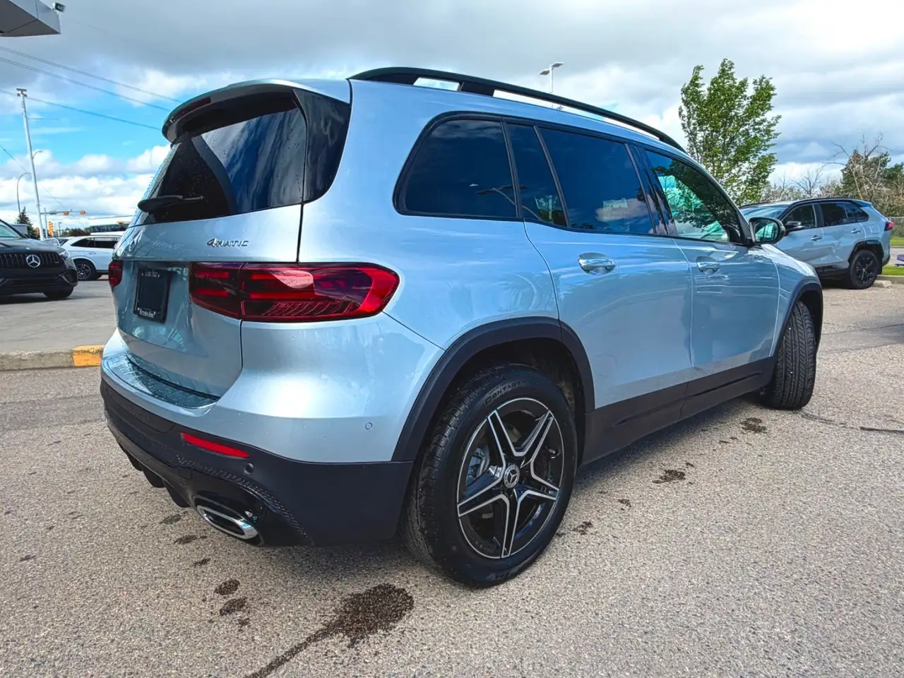 Mercedes-Benz GLB photo Mercedes-Benz GLB