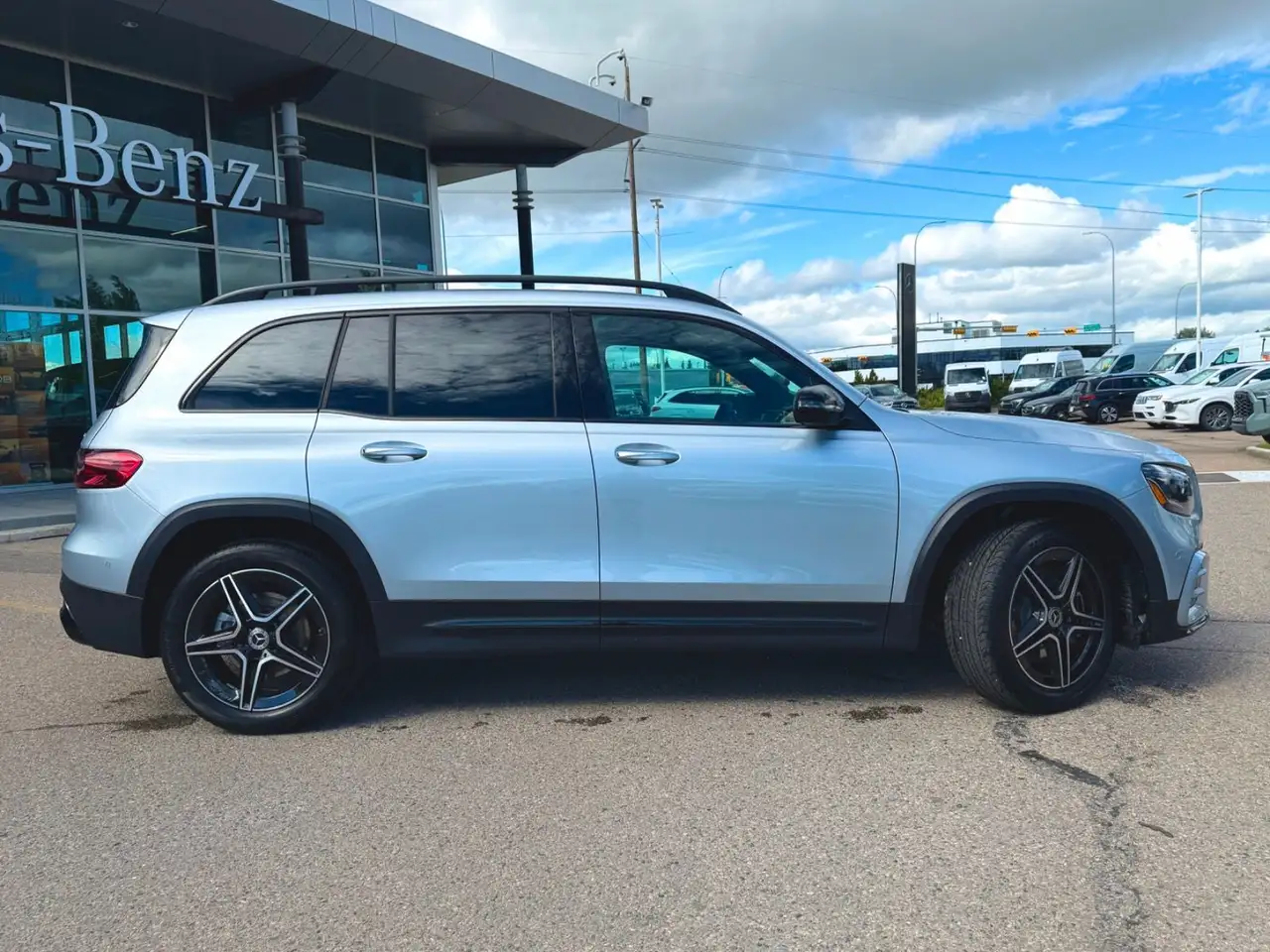 Mercedes-Benz GLB photo Mercedes-Benz GLB