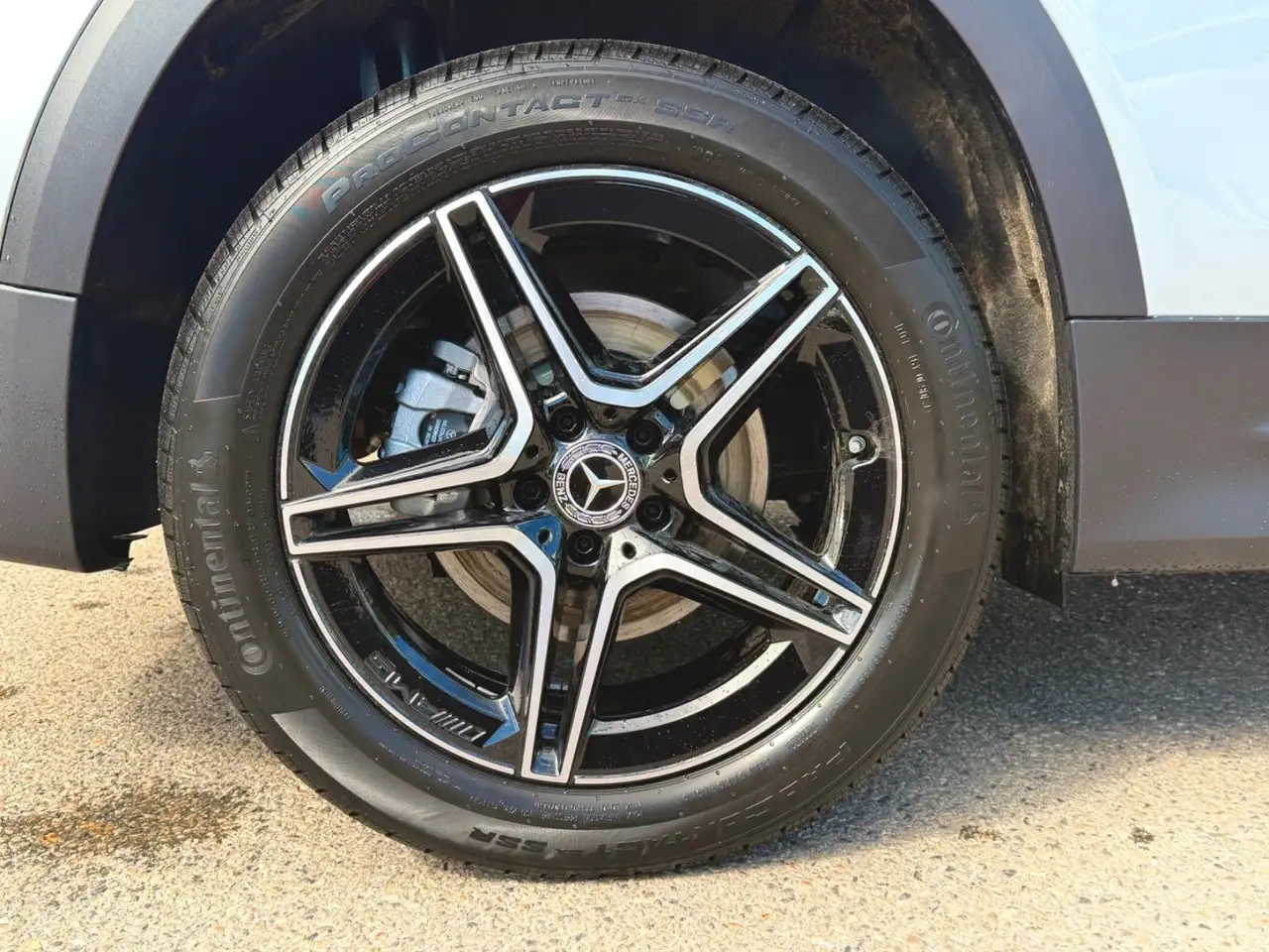 Mercedes-Benz GLB photo Mercedes-Benz GLB