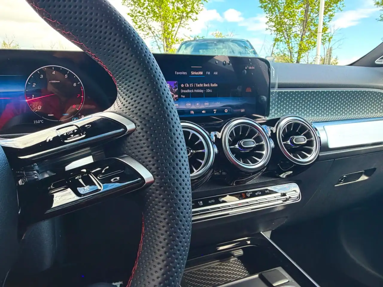 Mercedes-Benz GLB photo Mercedes-Benz GLB