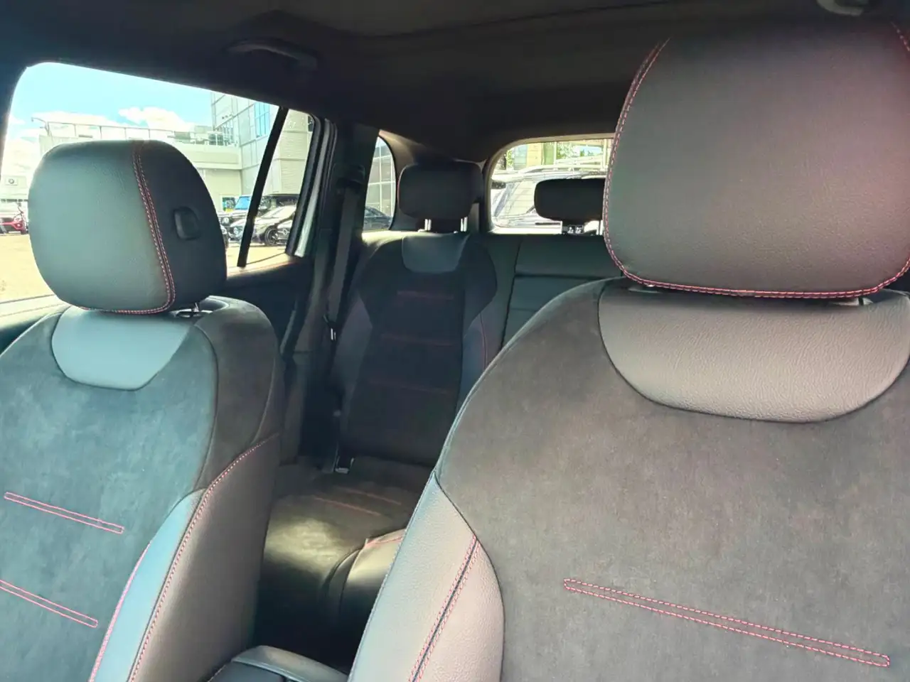Mercedes-Benz GLB photo Mercedes-Benz GLB