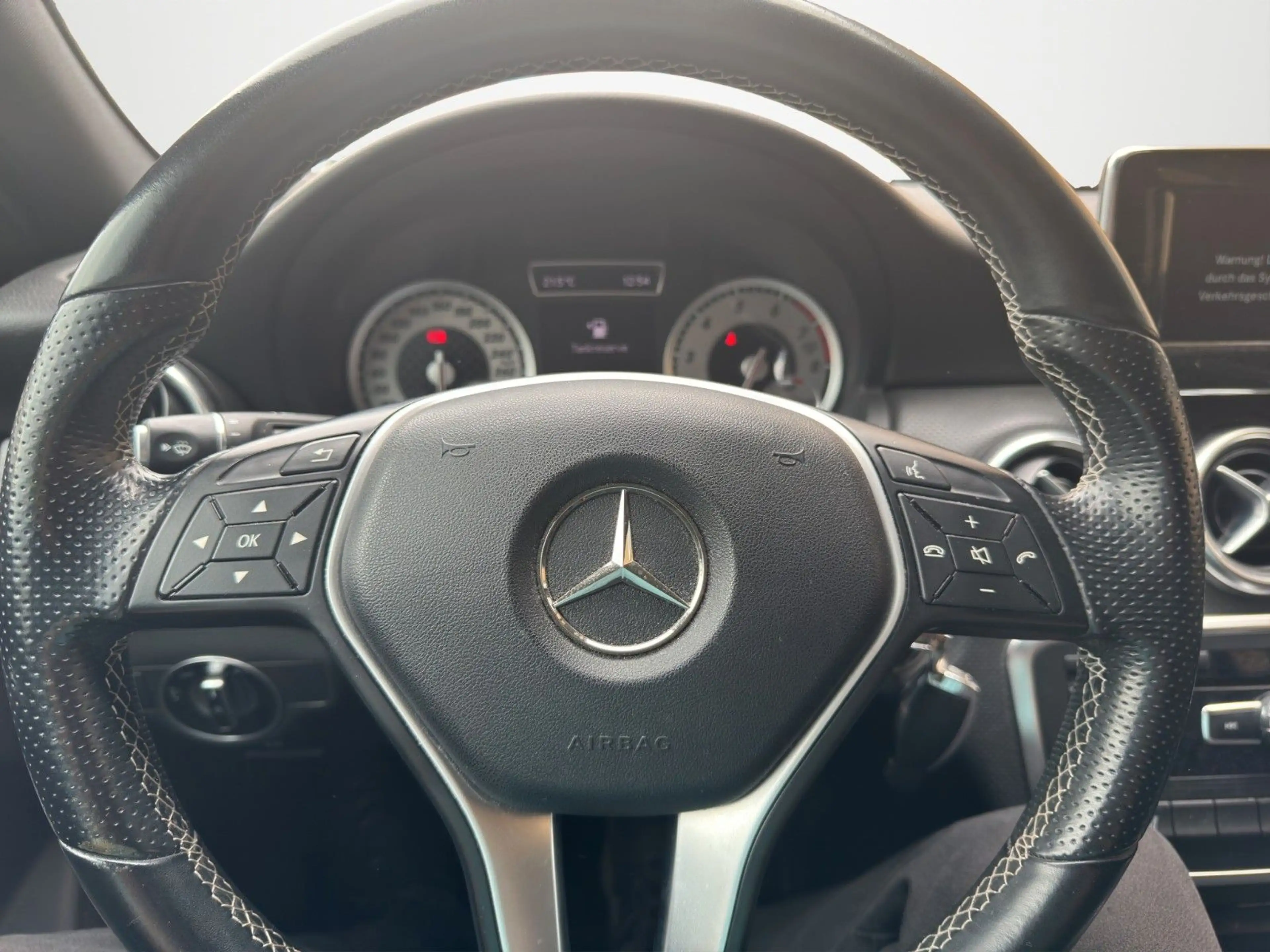 Mercedes-Benz A 180 Lim. T.LEDER XENON NAVI CAM LED SHZ KLIMA — photo 11