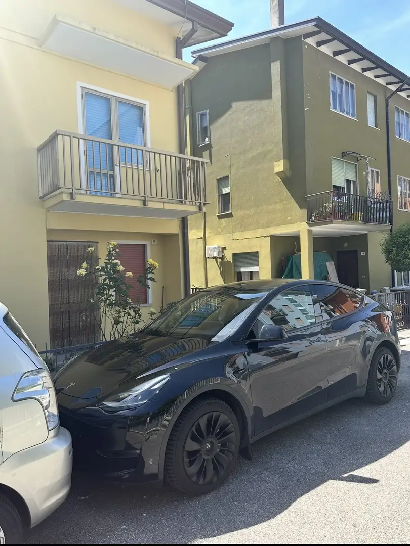 Tesla Model Y Long Range AWD 79kWh MWST. AUSWEISBAR Schwarz - 2