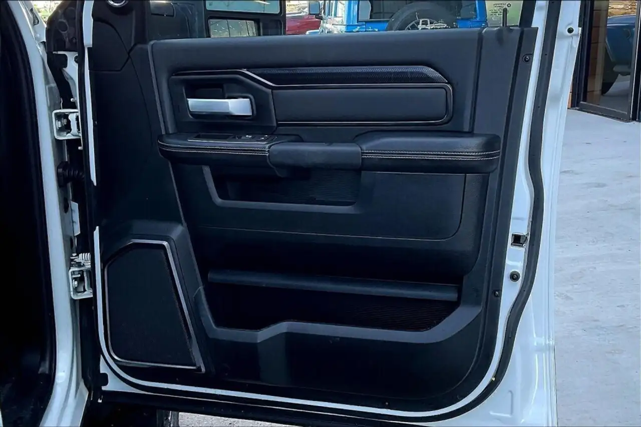 RAM 2500 снимка RAM 2500