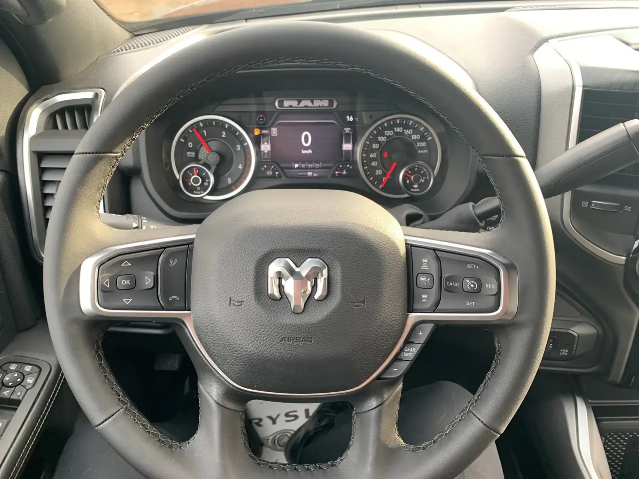 RAM 2500 снимка RAM 2500