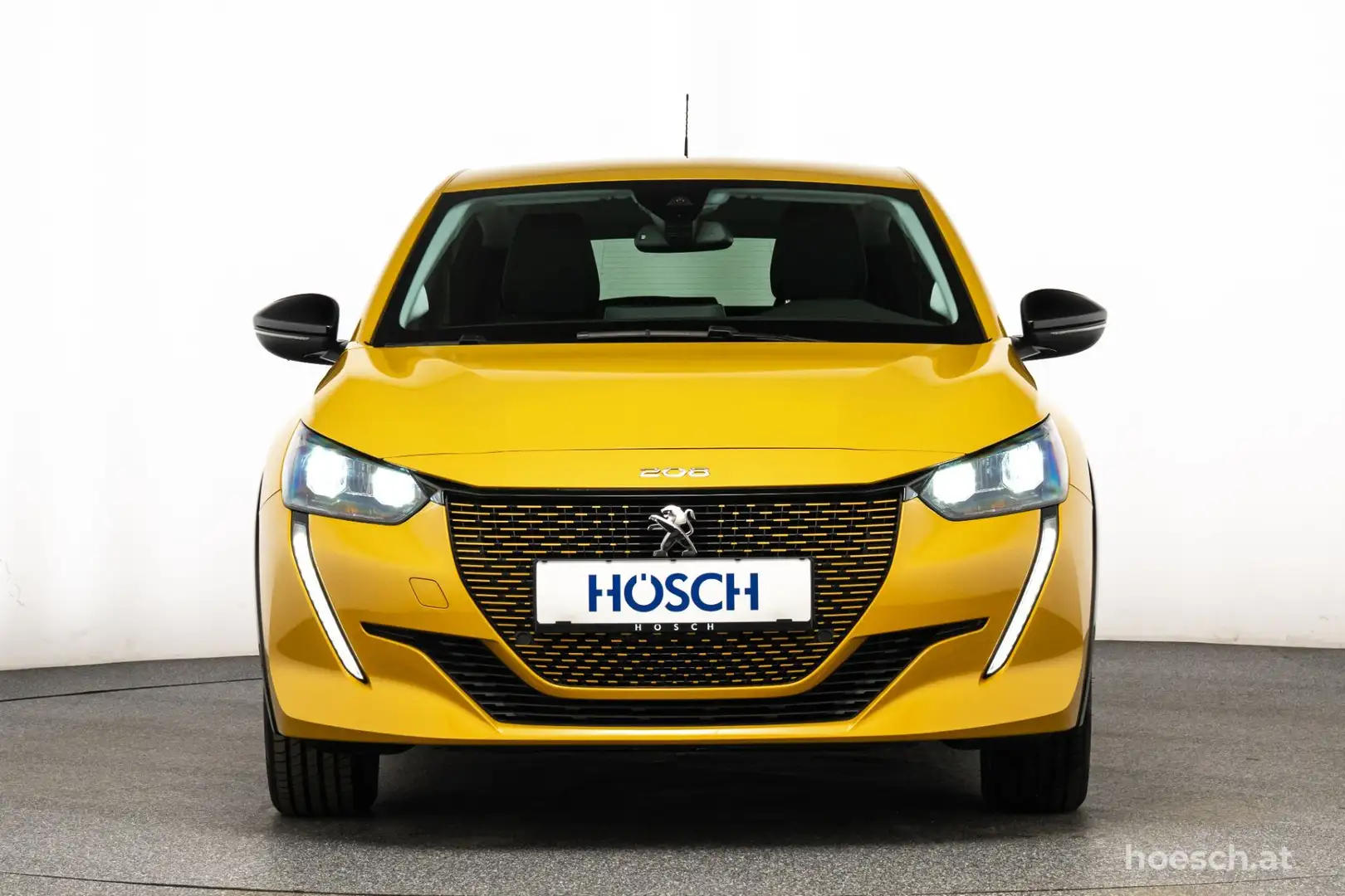 Peugeot e-208 Allure 50kWh 3-PHASEN NAV SITZHZG WENIG KM Jaune - 2