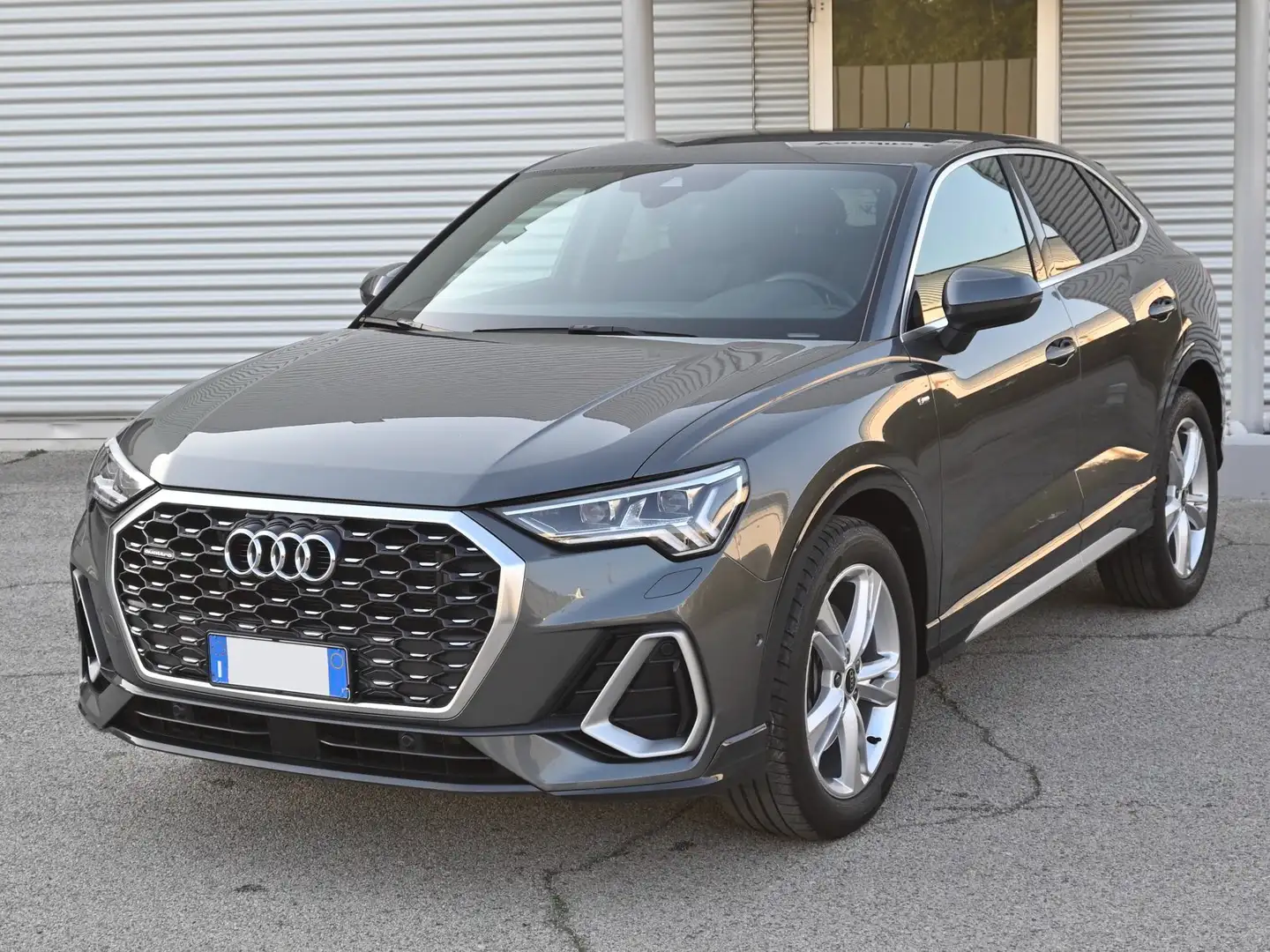Audi Q3 Sportback 2.0 (40) Tdi Q. 200cv S-tr. S-line ed. Grigio - 1