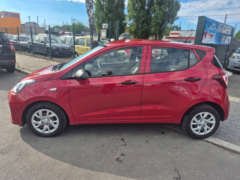Hyundai i10 Classic 1 Hand Neu Inspektion Navi R. Camara — photo 9