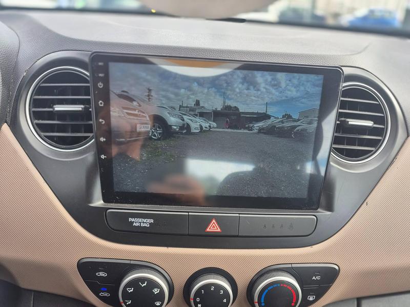 Hyundai i10 Classic 1 Hand Neu Inspektion Navi R. Camara — photo 8