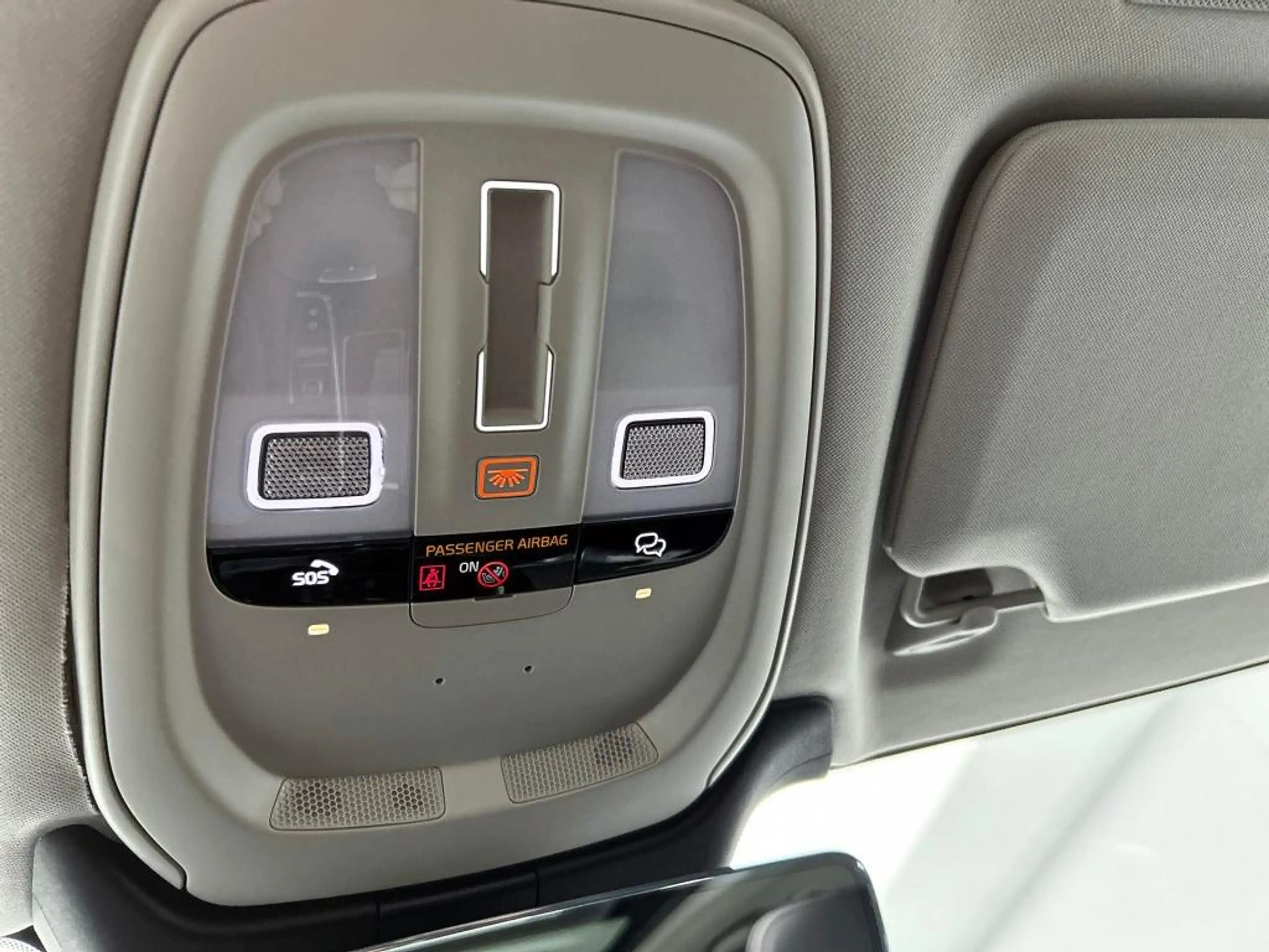 Volvo V90 Ultra Dark Recharge Plug-In Hybrid AWD — photo 14