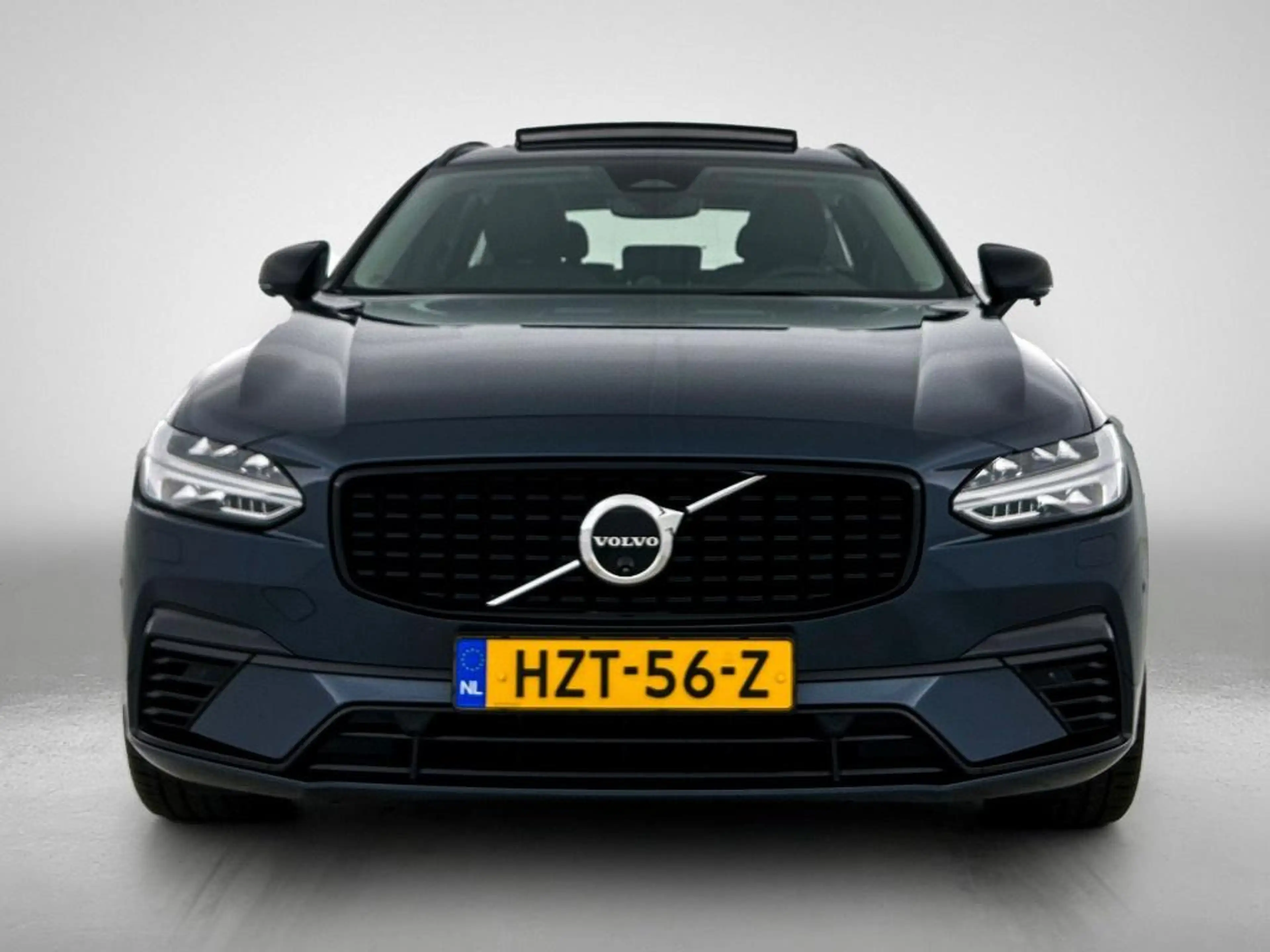 Volvo V90 Ultra Dark Recharge Plug-In Hybrid AWD — photo 5