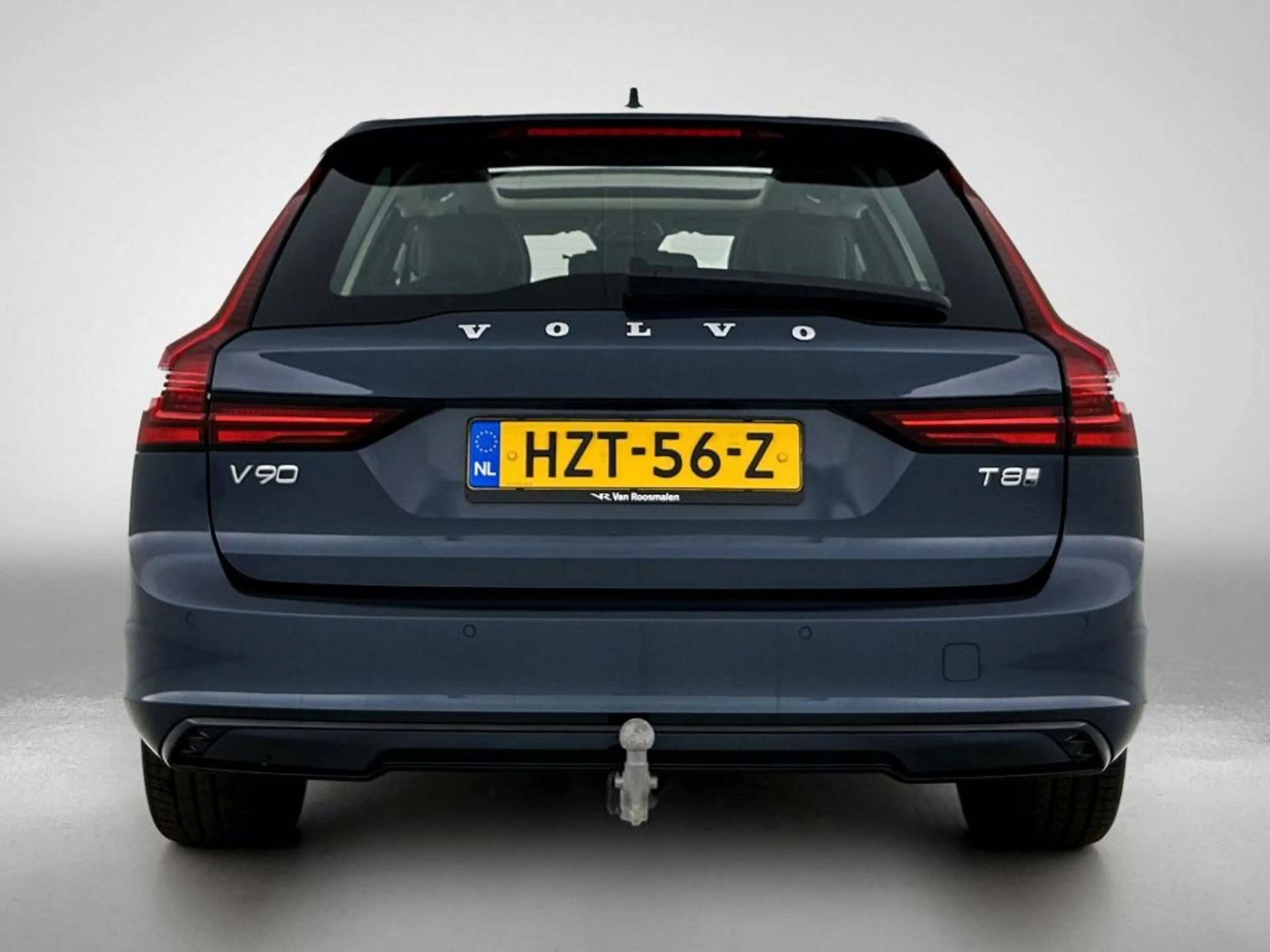 Volvo V90 Ultra Dark Recharge Plug-In Hybrid AWD — photo 3