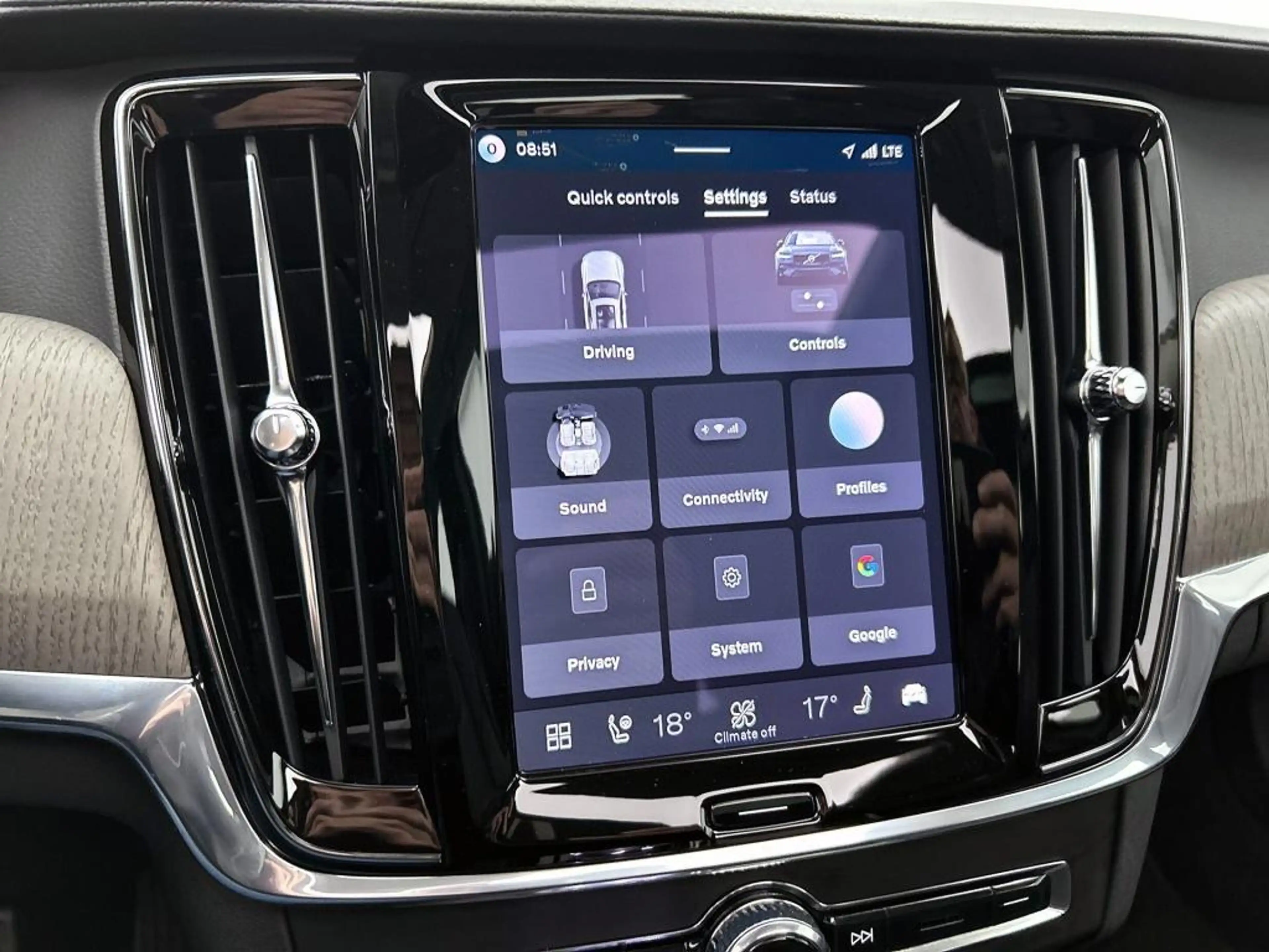 Volvo V90 Ultra Dark Recharge Plug-In Hybrid AWD — photo 12