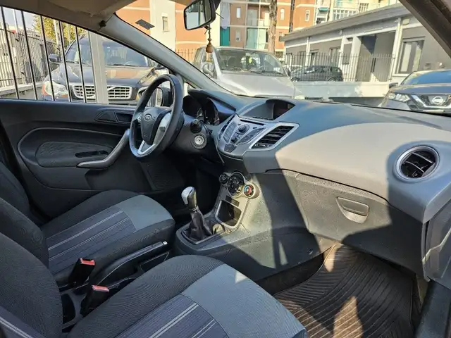 Ford Fiesta view 9