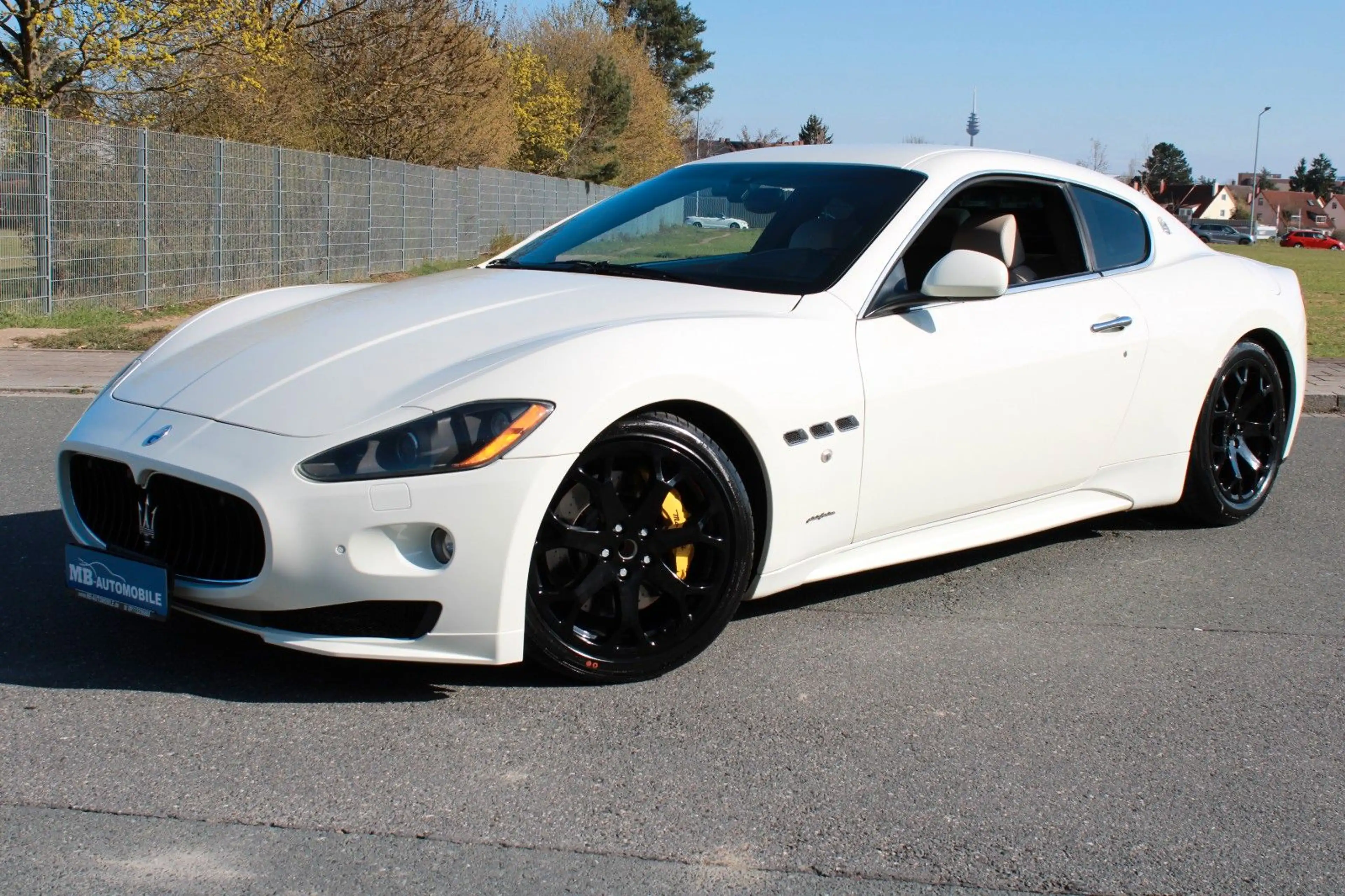 Maserati GranTurismo 4.7 V8 S Automatik MC-Line Carbon — photo 2