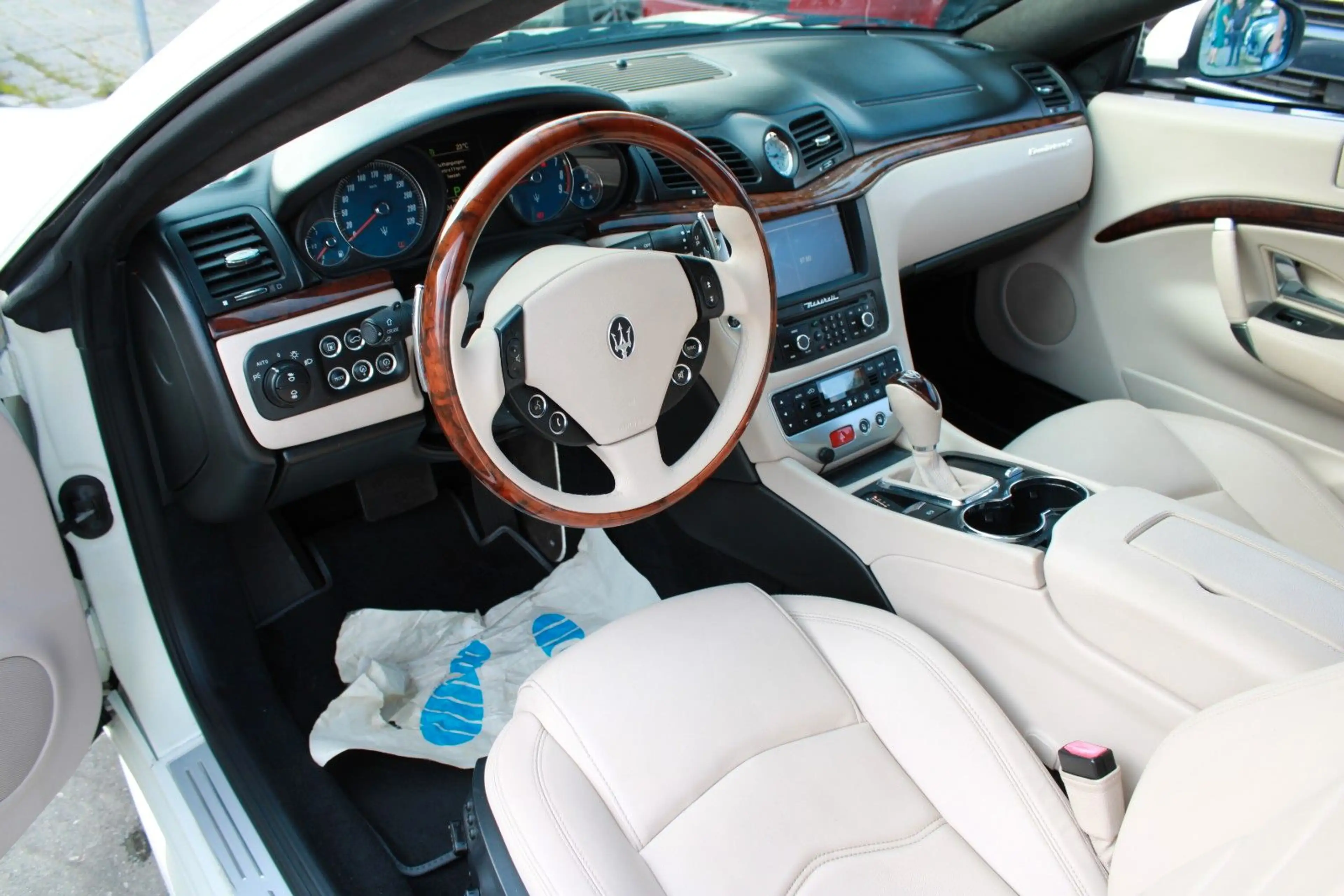 Maserati GranTurismo 4.7 V8 S Automatik MC-Line Carbon — photo 14