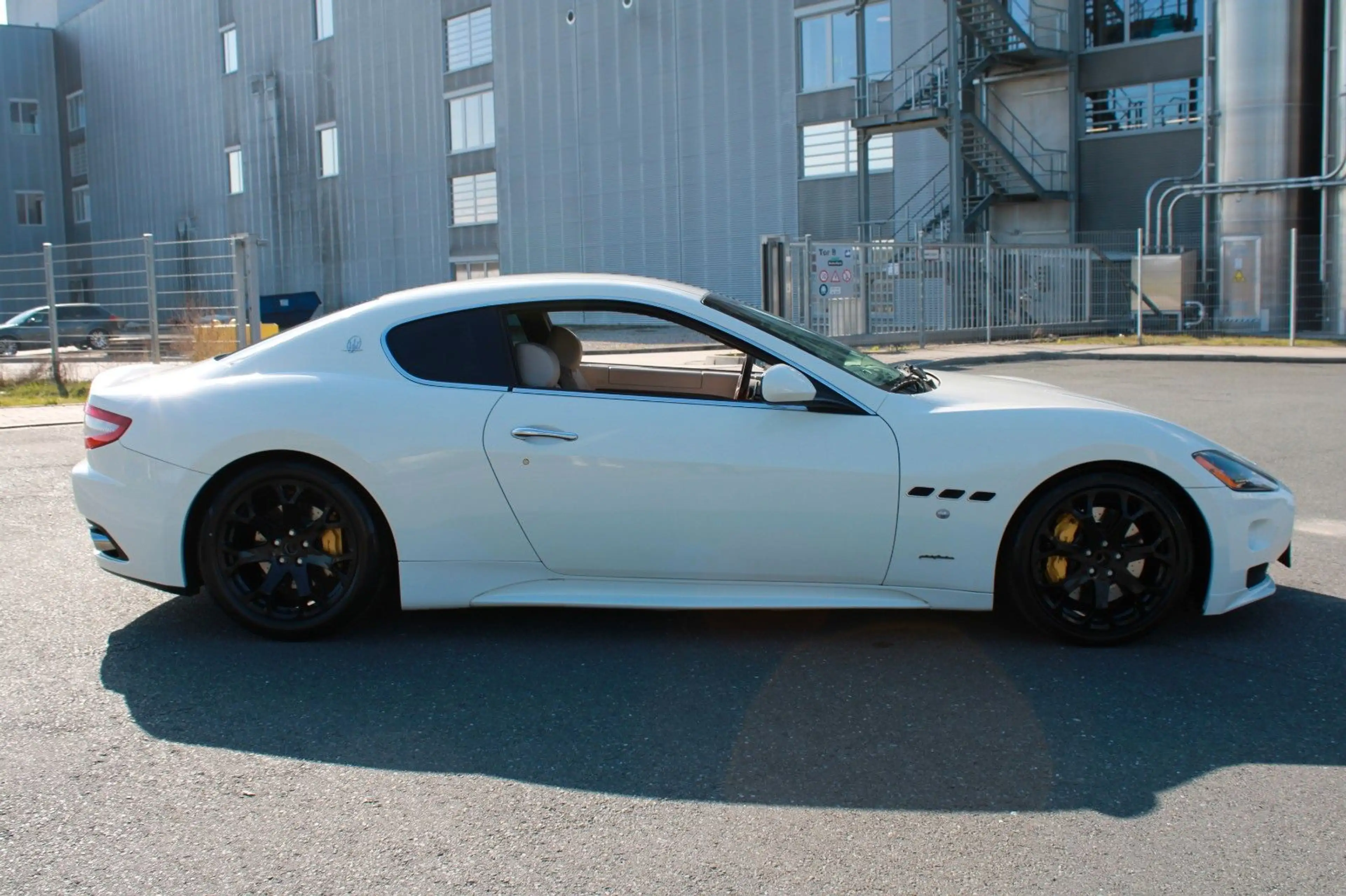 Maserati GranTurismo 4.7 V8 S Automatik MC-Line Carbon — photo 5