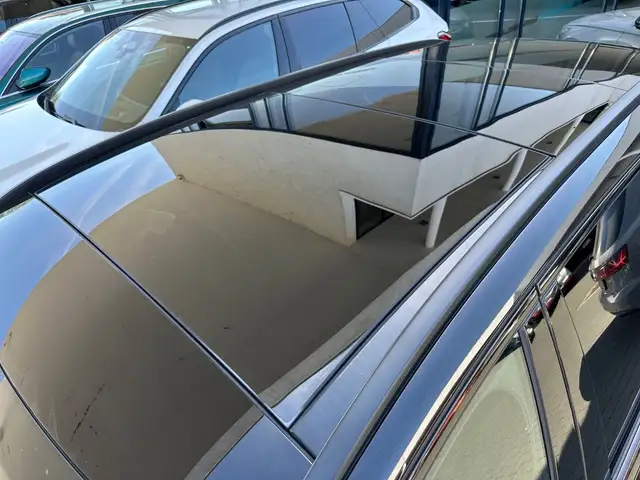 Mercedes-Benz C-Class view 9