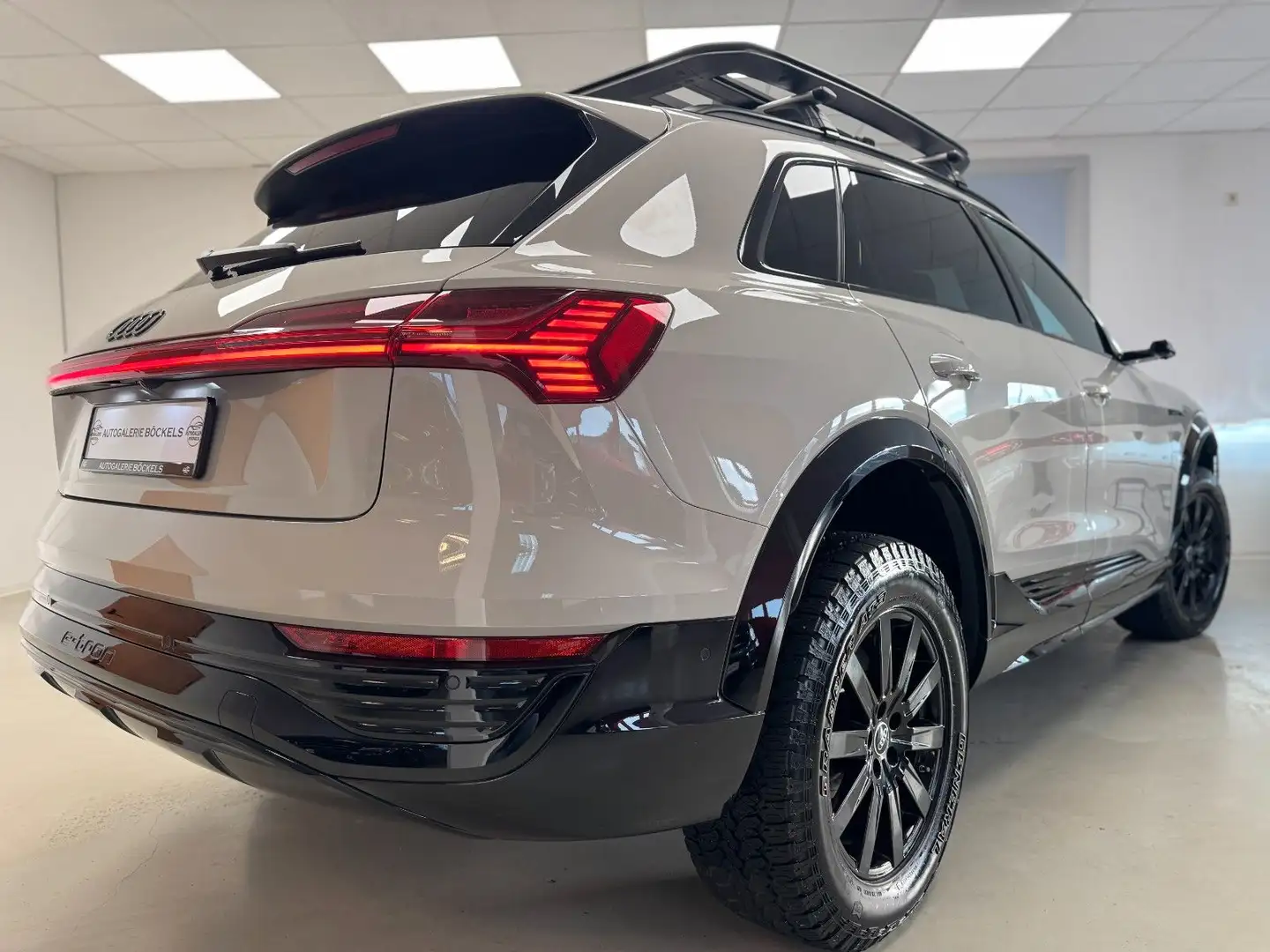 Audi Q8 e-tron 55 quattro edition Dakar°NP 126842€° Beige - 2