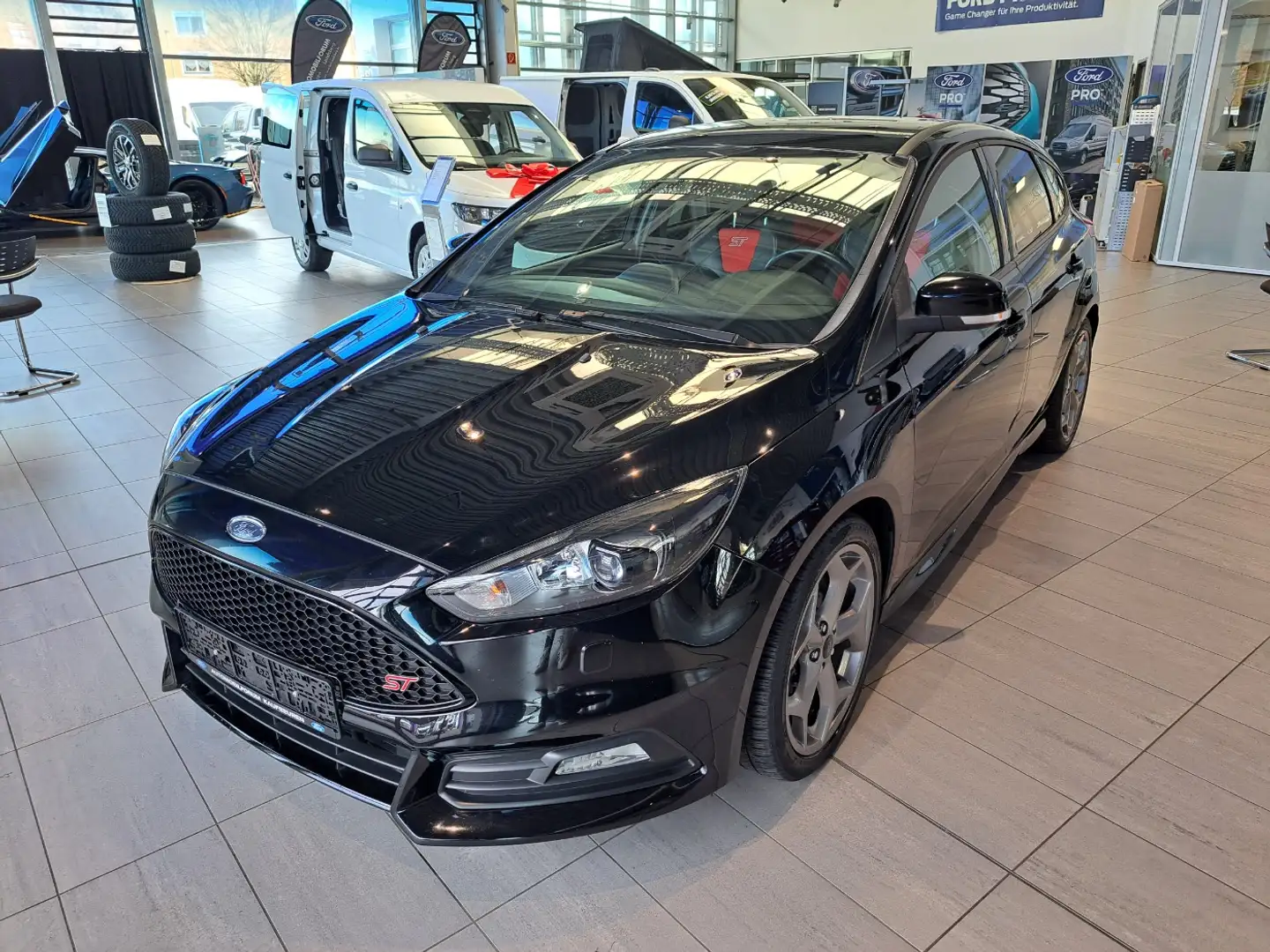 Ford Focus ST 2.0 EcoBoost Navi SHZ Winterp. Klima Noir - 2