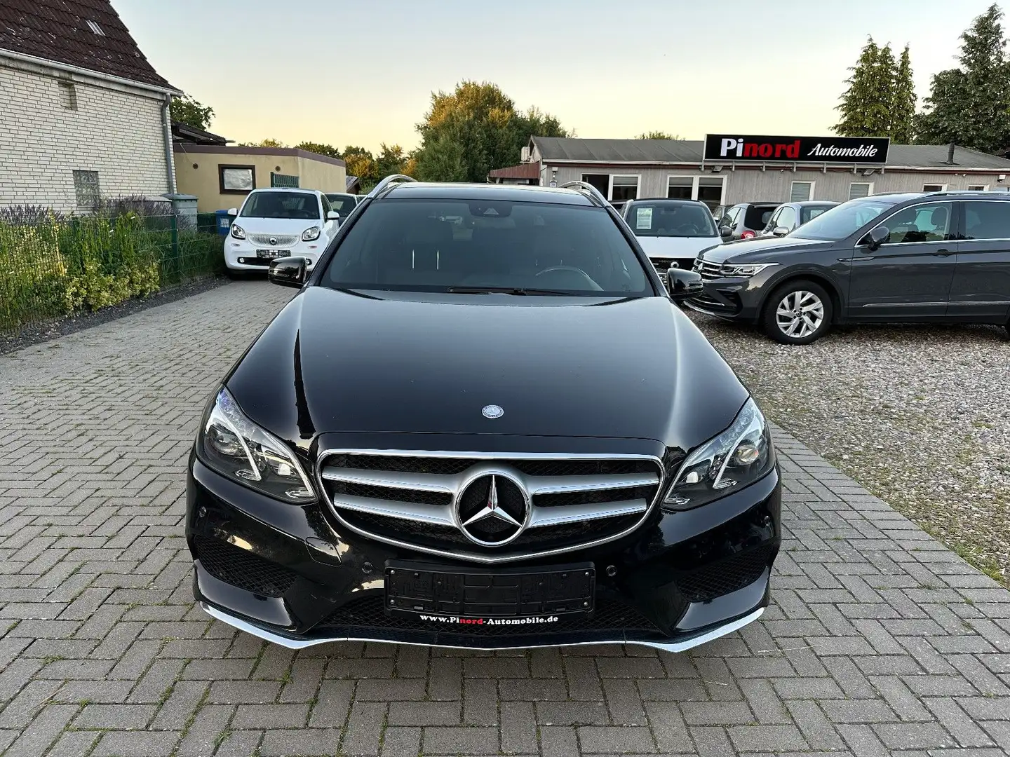 Mercedes-Benz E 350 T/D Avantgarde AMG-4M-LED-NAVI-AHK-KAM Noir - 2
