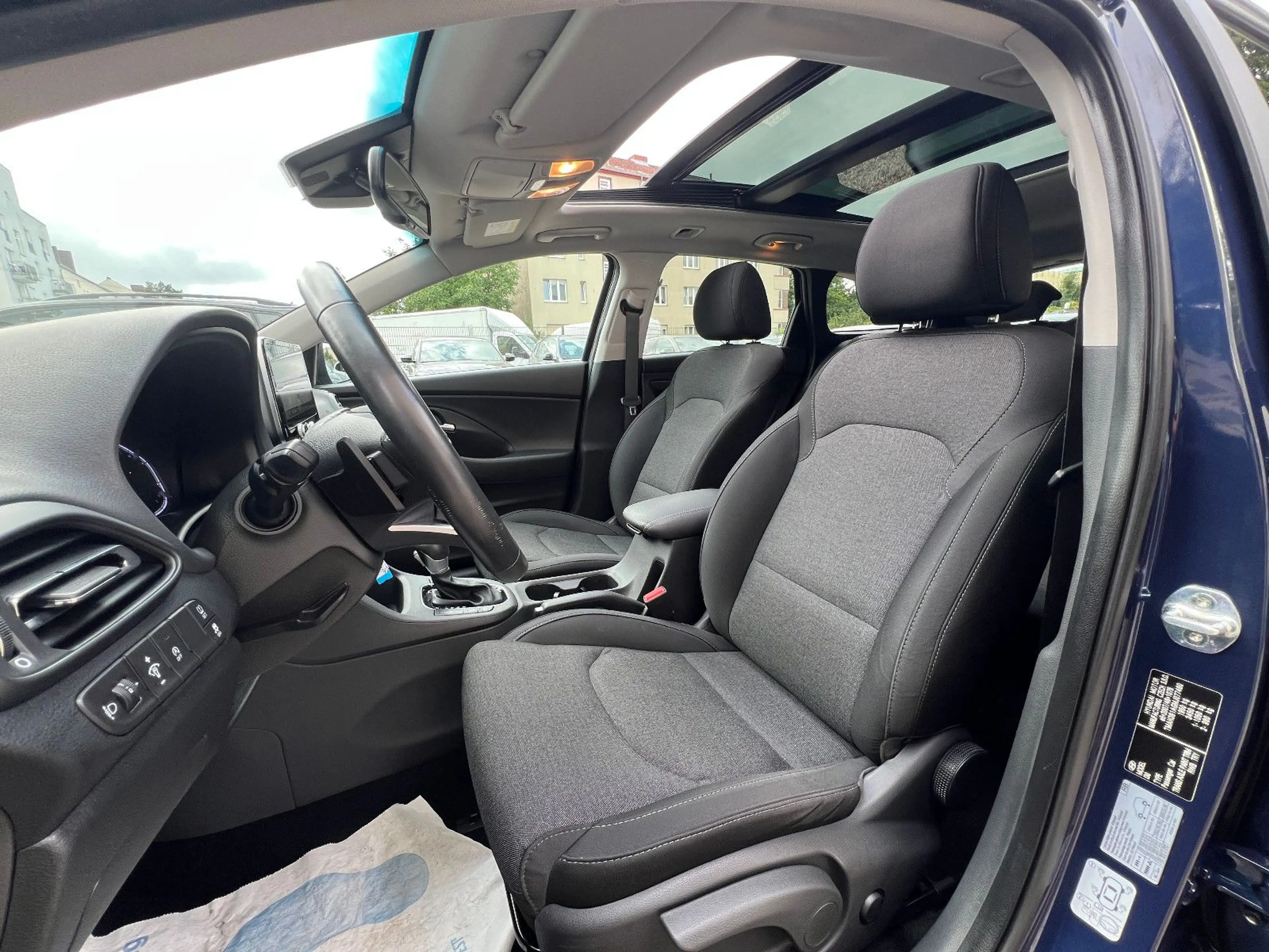 Hyundai i30 cw Intro Edition Facelift Automatik Pano TOP — photo 15