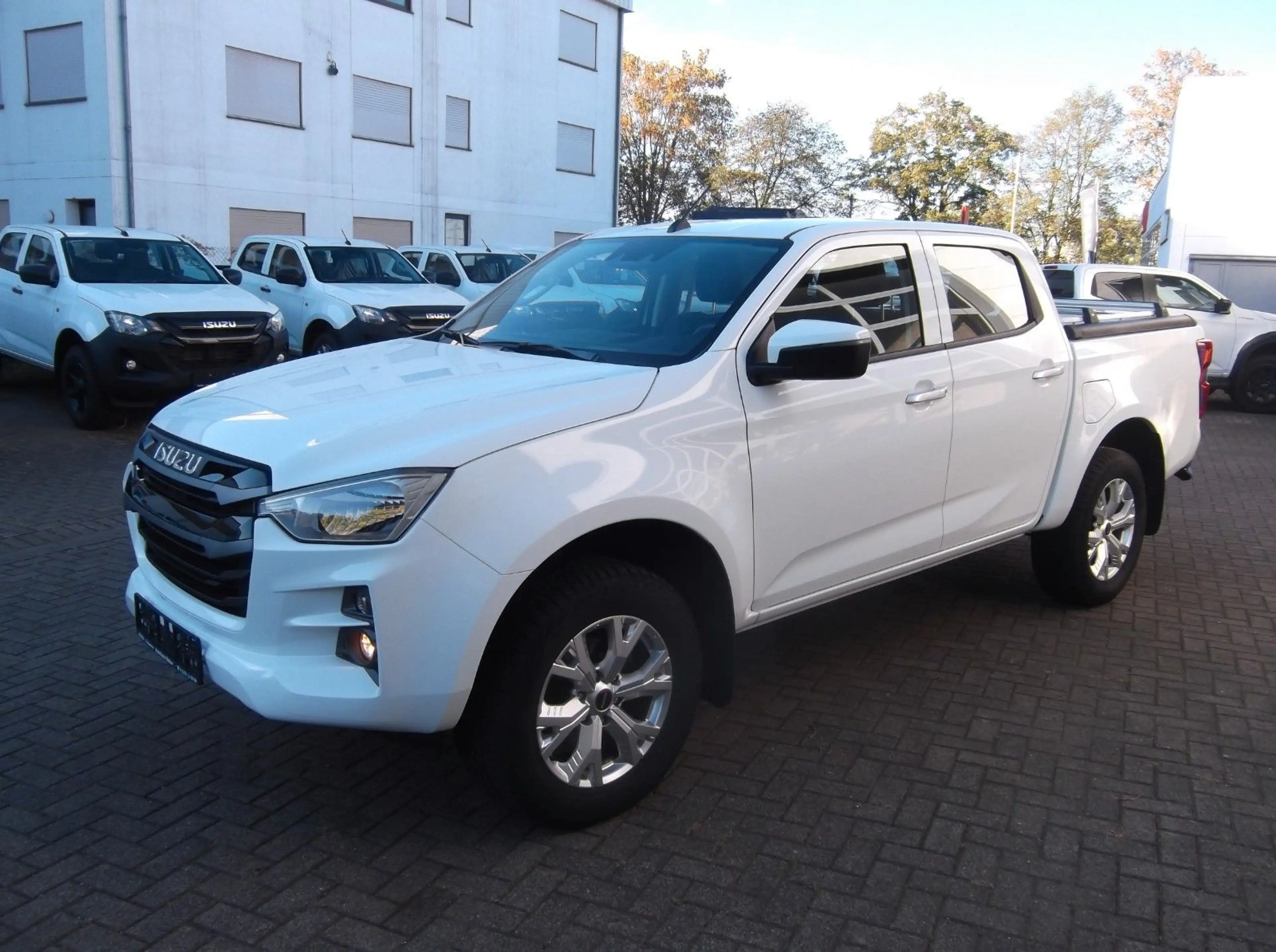 Isuzu D-Max LS AT Double Cab,AHK,Navi,Rückfahrkamera — photo 2