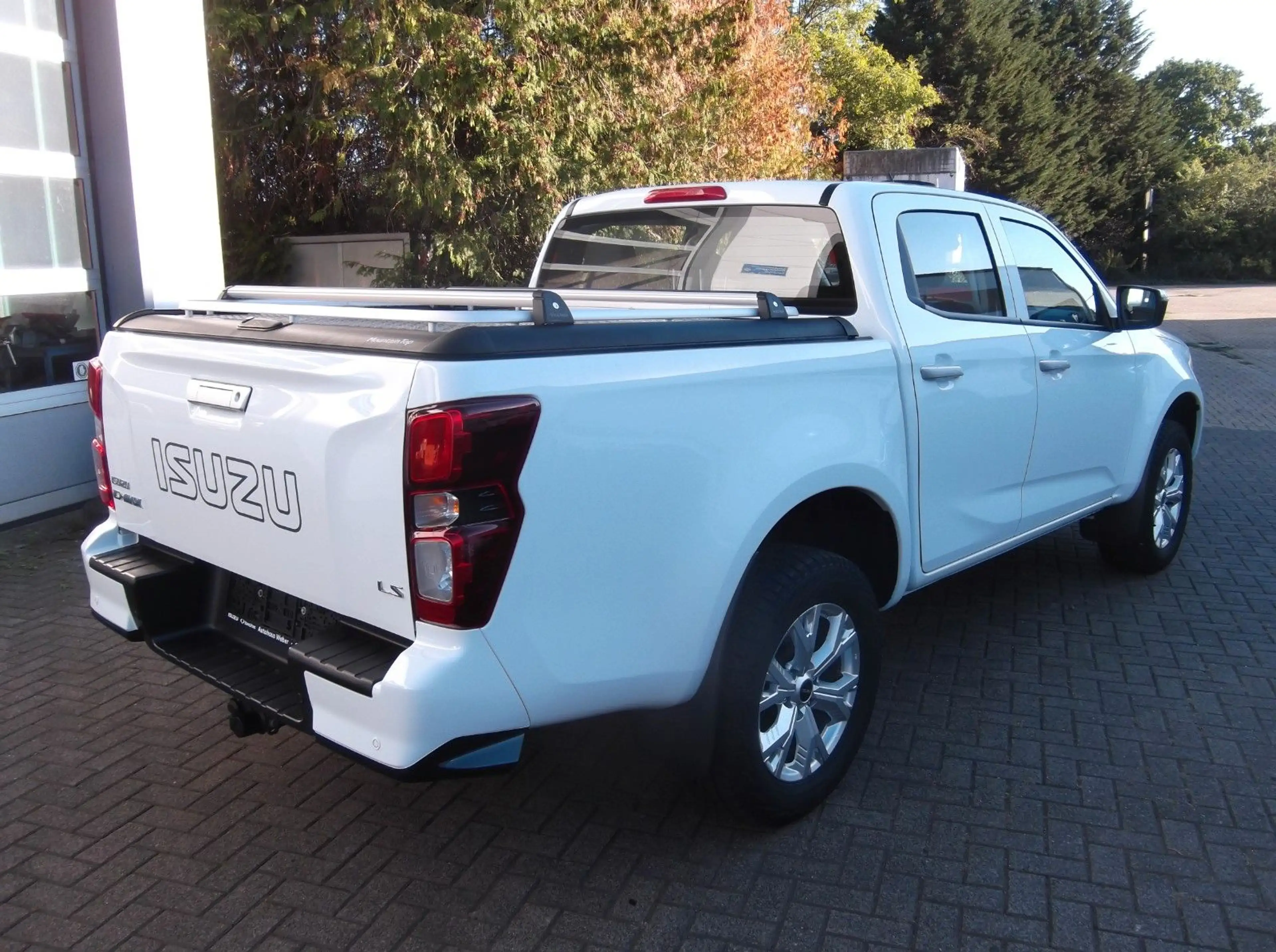 Isuzu D-Max LS AT Double Cab,AHK,Navi,Rückfahrkamera — photo 4