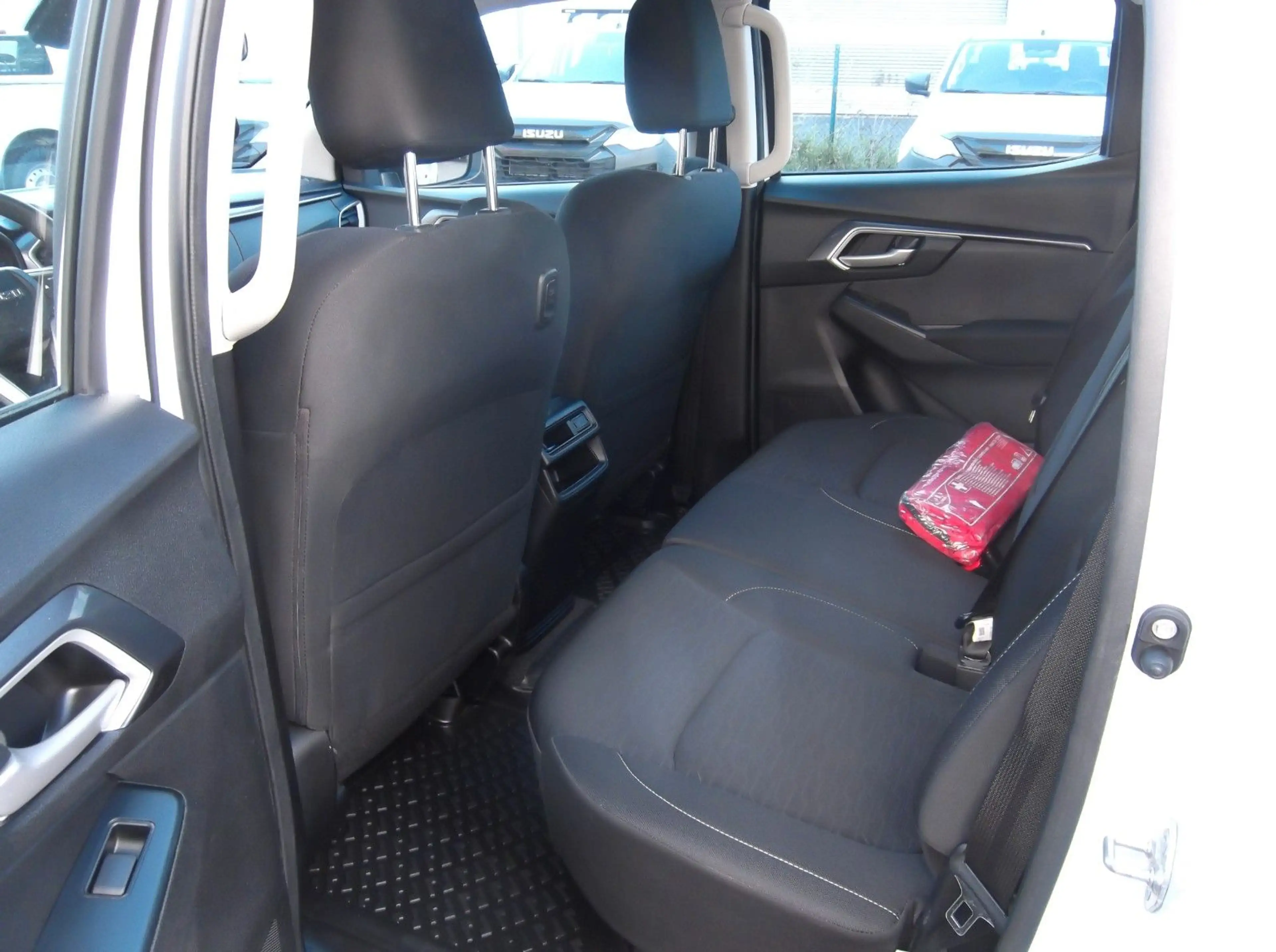 Isuzu D-Max LS AT Double Cab,AHK,Navi,Rückfahrkamera — photo 12